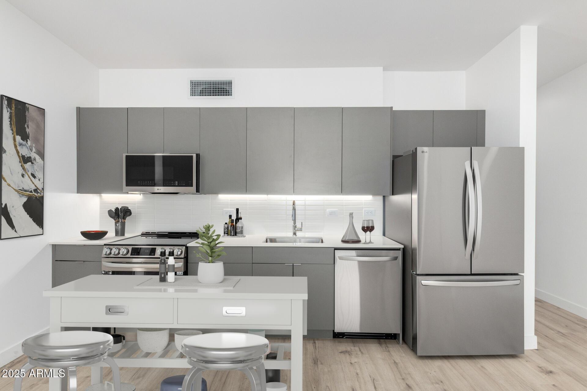 531 E Willetta Street Unit 303