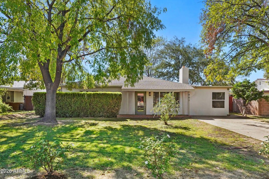 Photo of 807 E Lamar Road, Phoenix, AZ 85014 (MLS # 7091974)