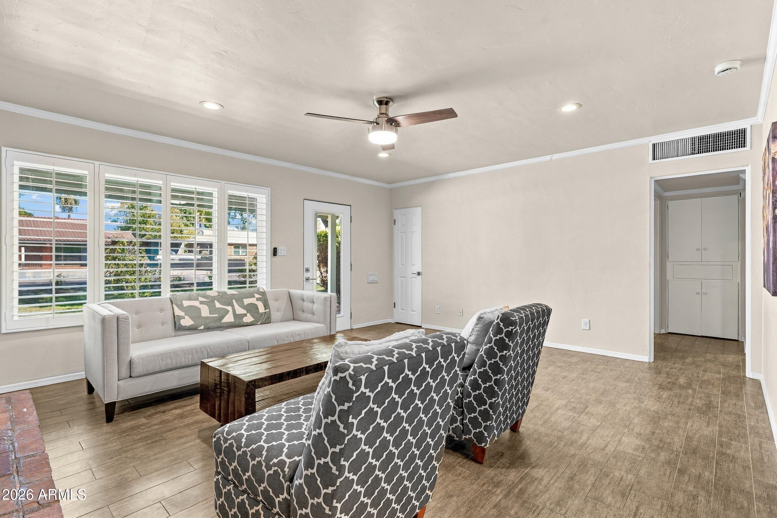 807 E LAMAR Road