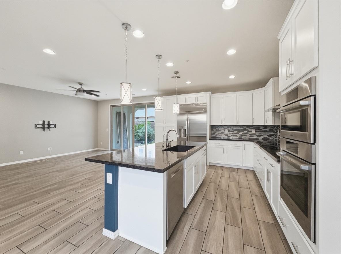 2345 W Gloria Lane