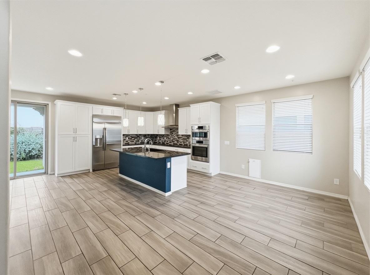 2345 W Gloria Lane