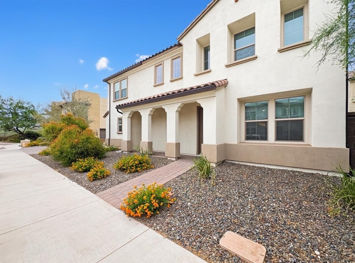 2345 W Gloria Lane