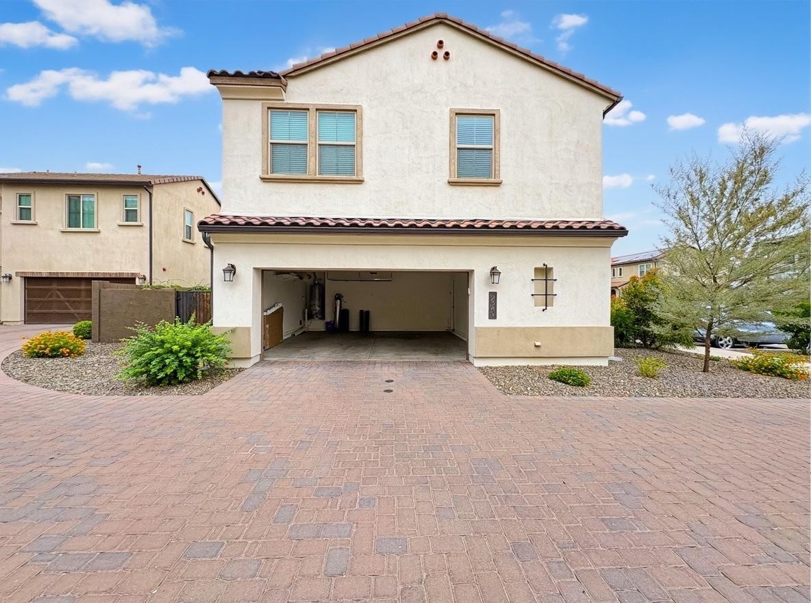 2345 W Gloria Lane