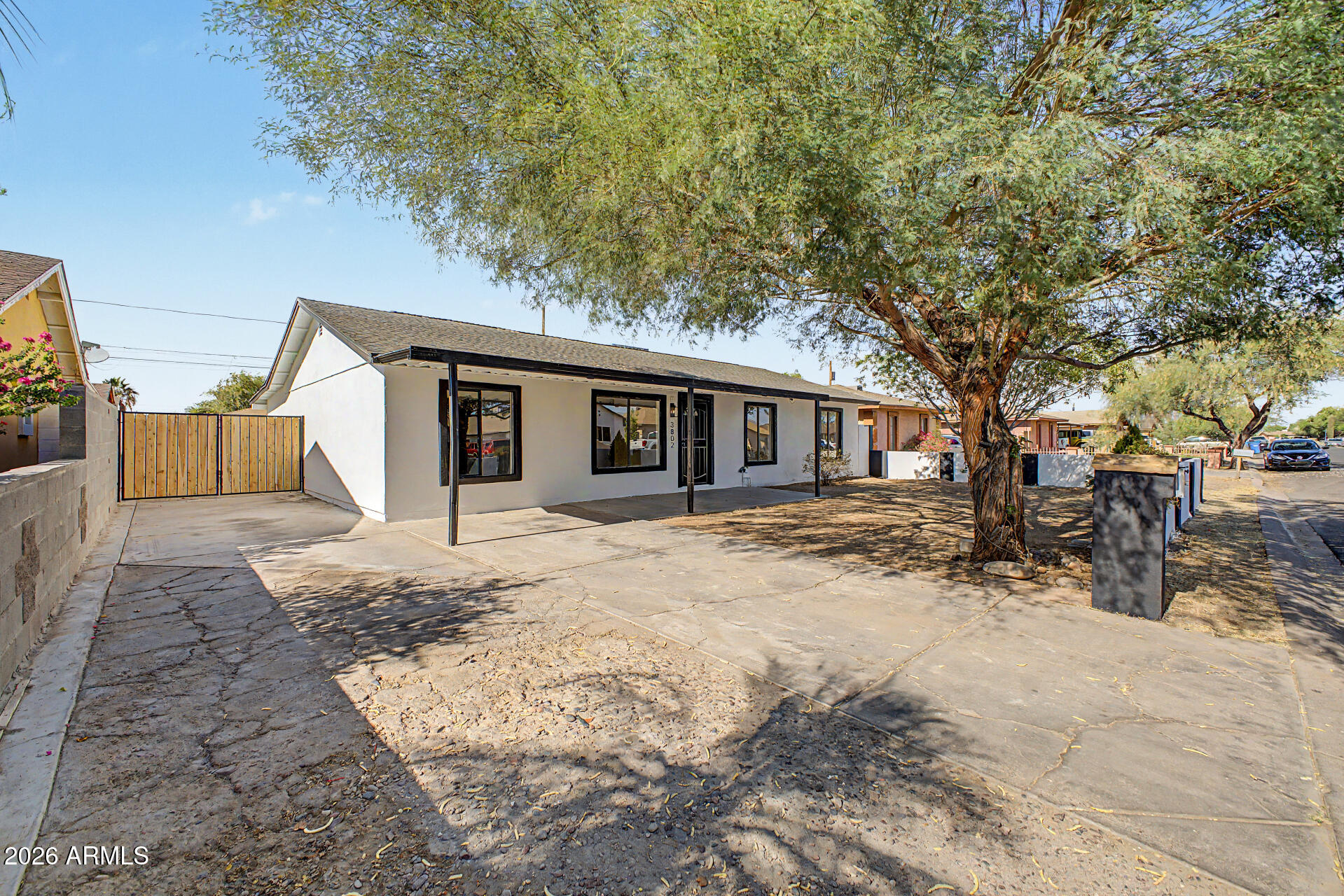 3802 W SUNLAND Avenue
