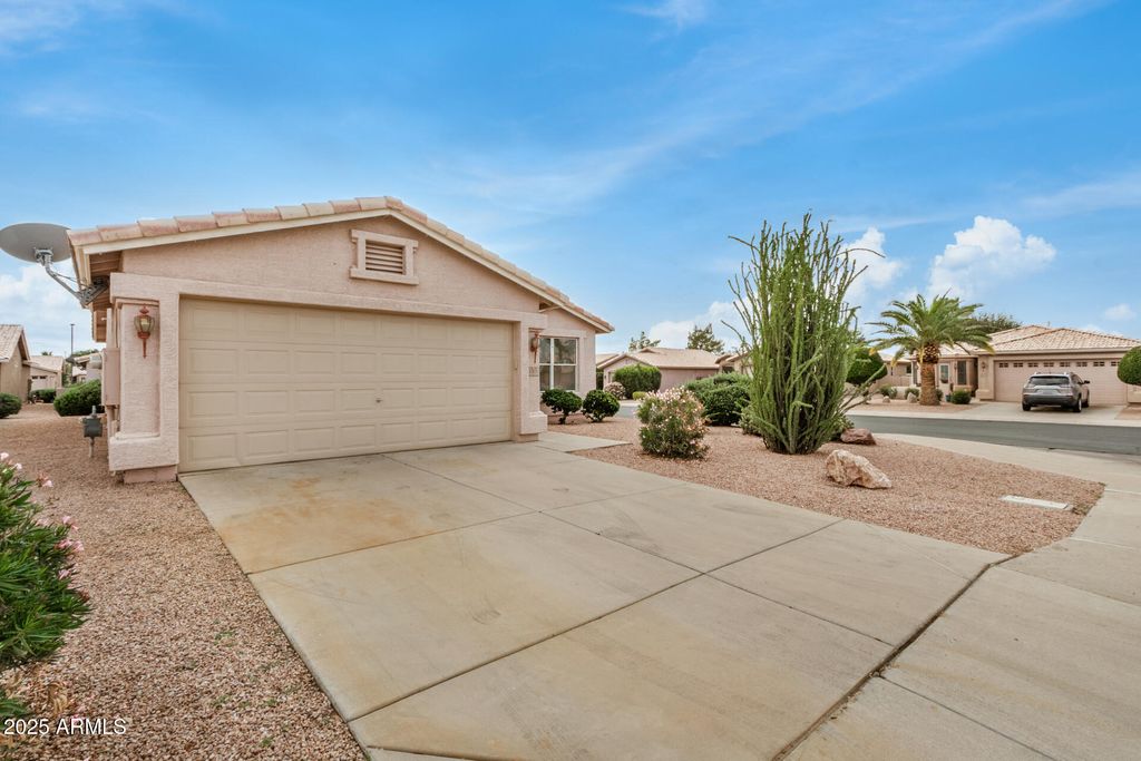 Photo of 1365 E Runaway Bay Drive, Chandler, AZ 85249 (MLS # 6950597)