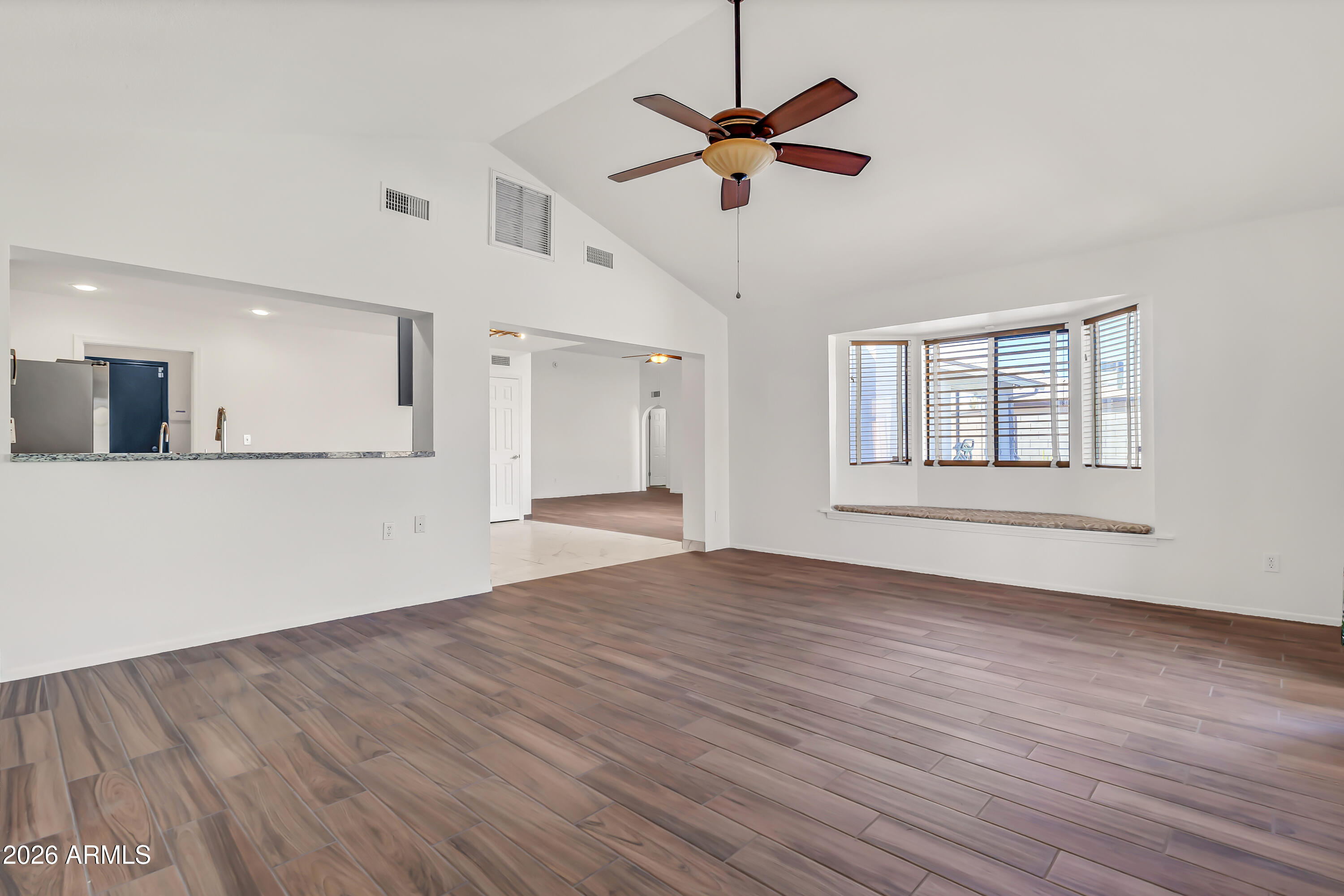 864 W MESQUITE Street