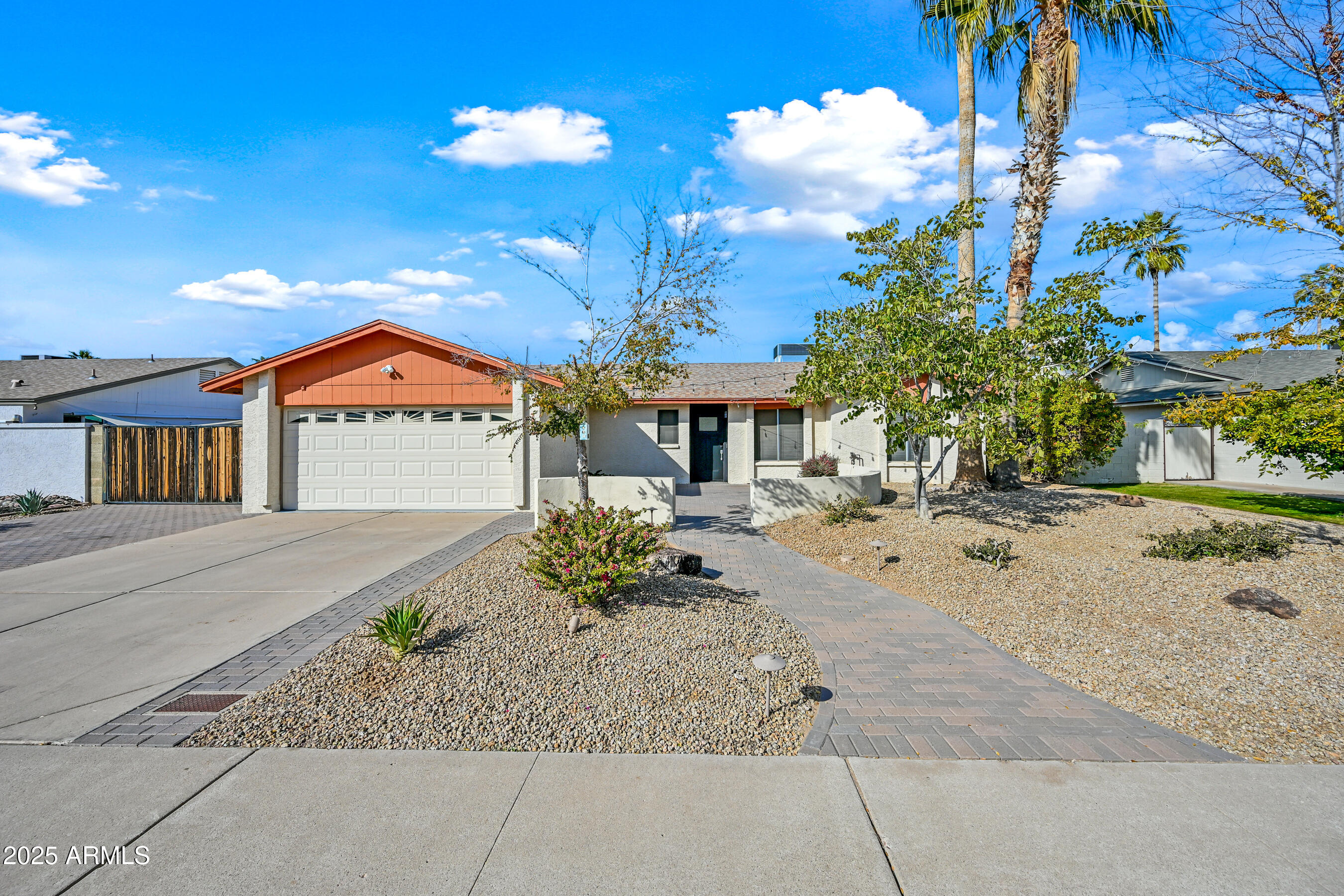 5924 E EVERETT Drive