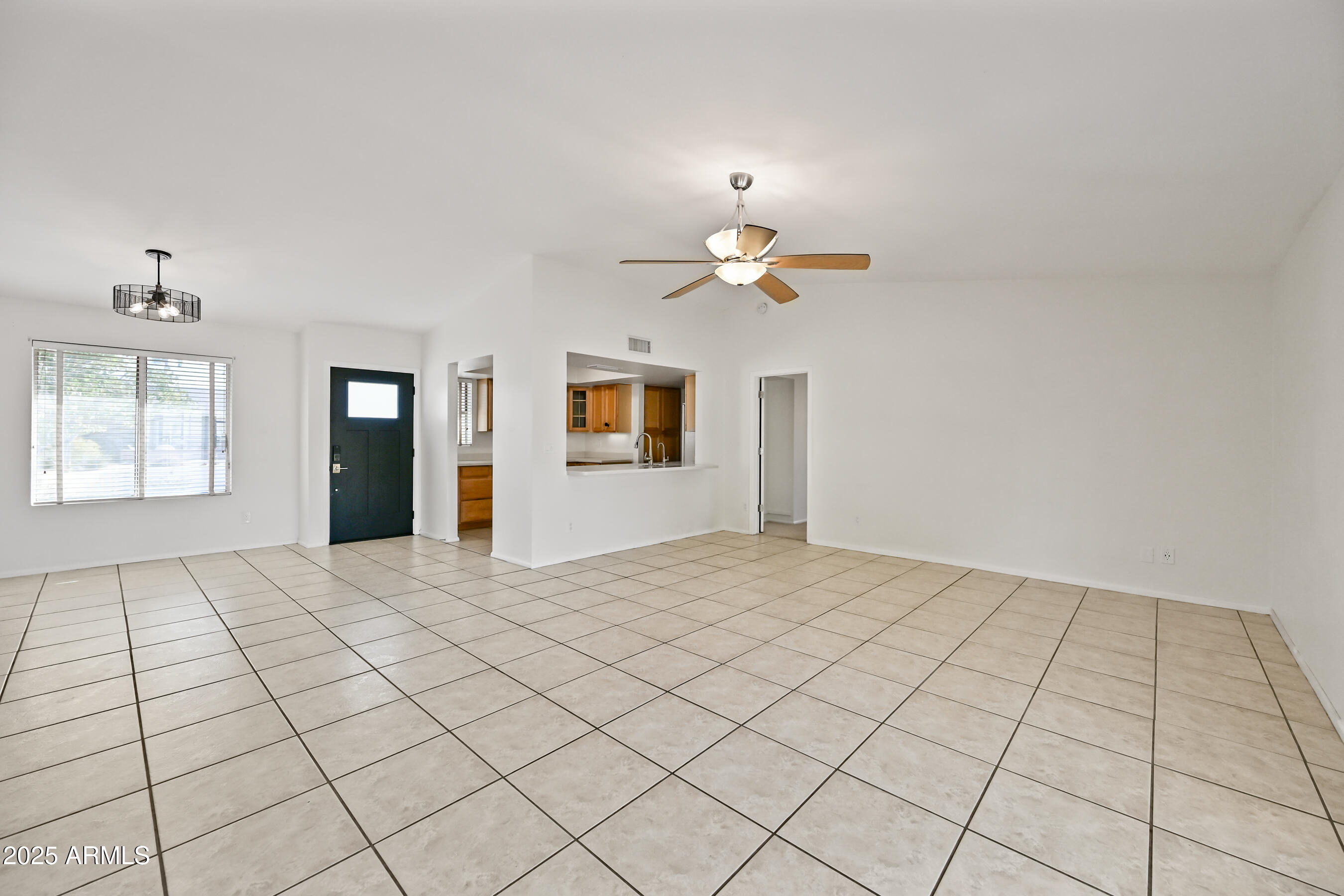 5924 E EVERETT Drive