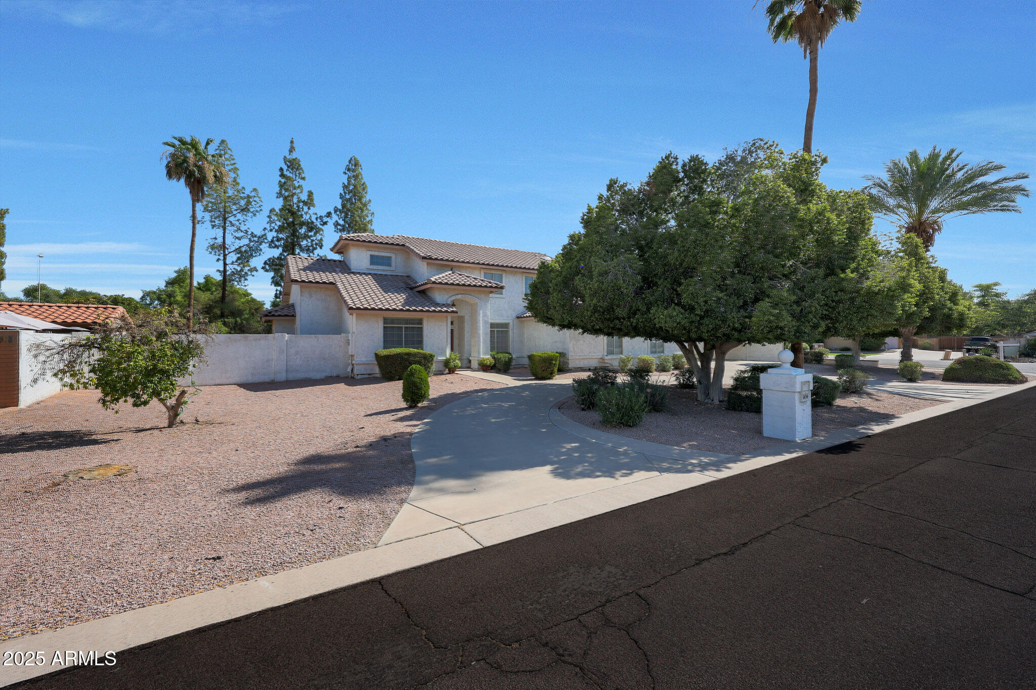1454 E CALLE DE ARCOS --