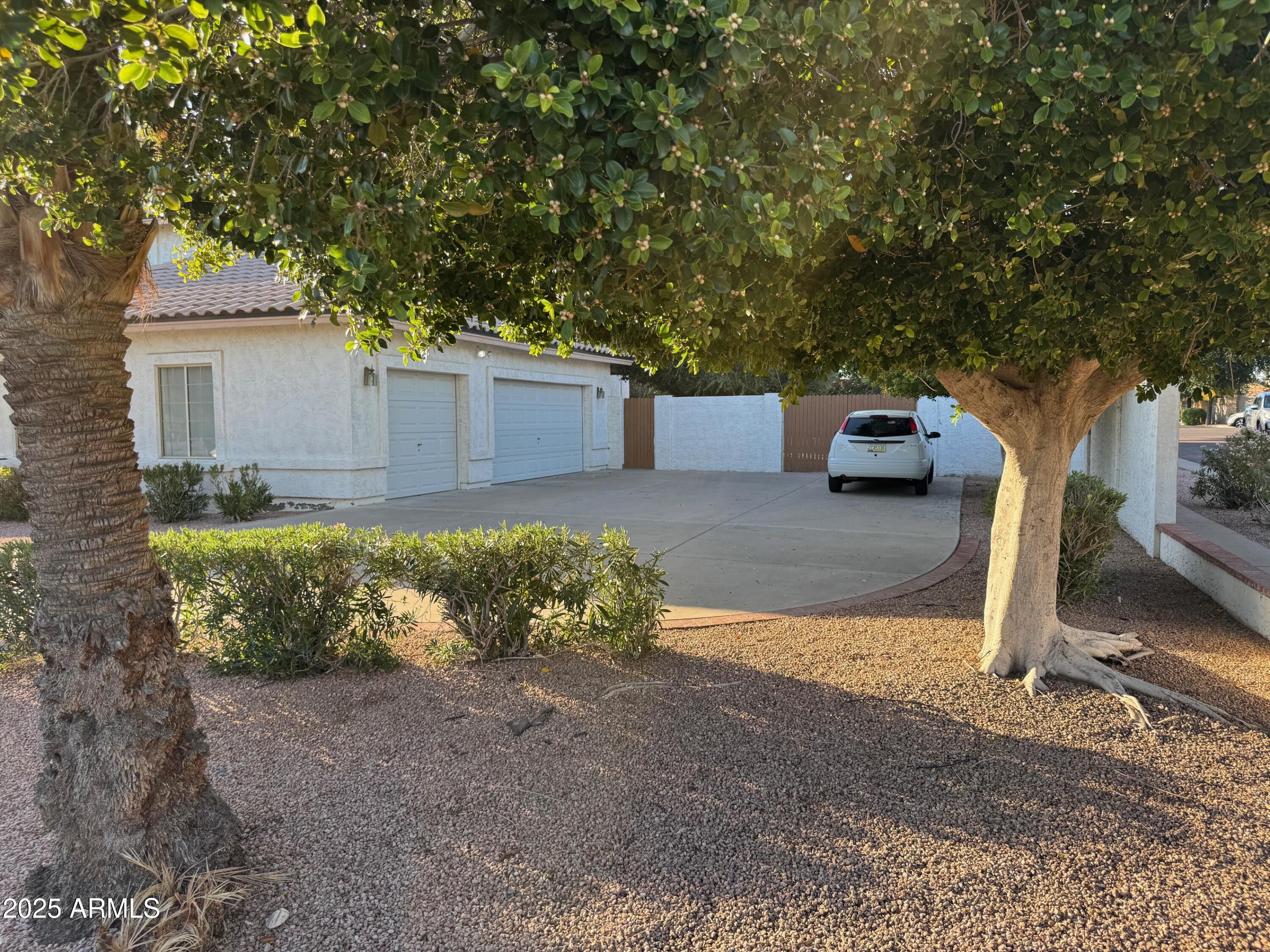 1454 E CALLE DE ARCOS --