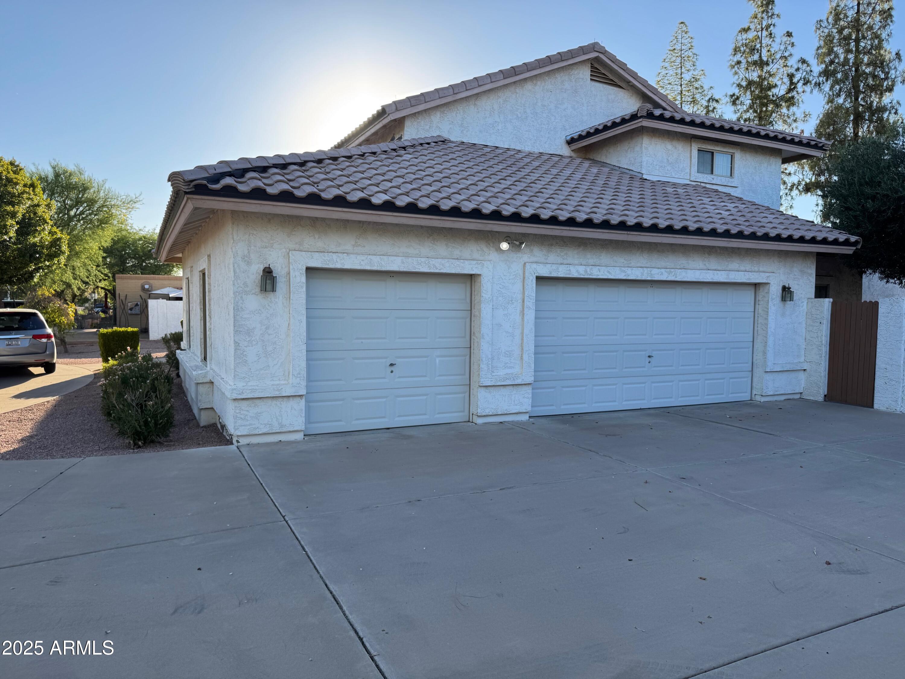 1454 E CALLE DE ARCOS --