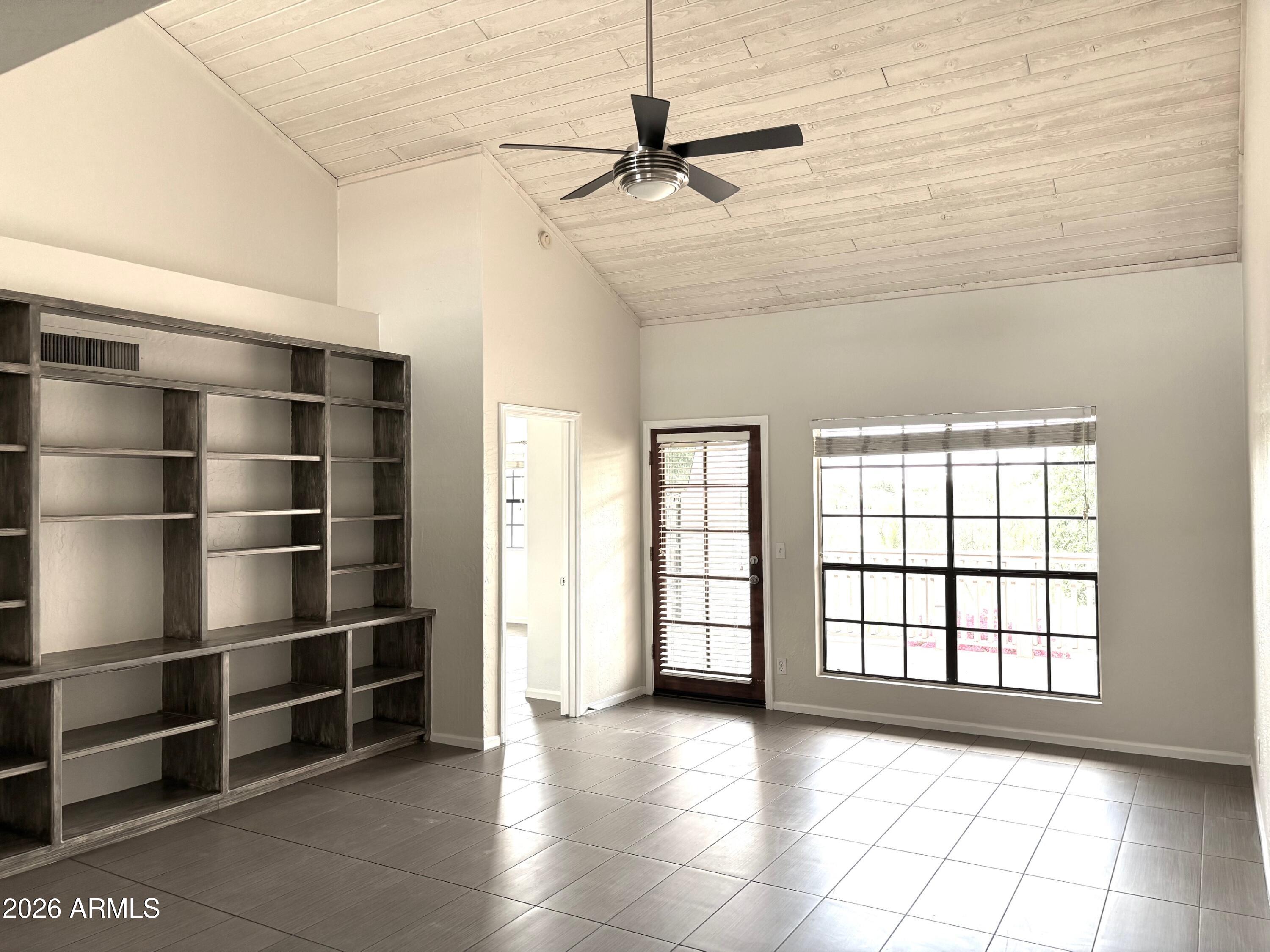 7800 E LINCOLN Drive 2047