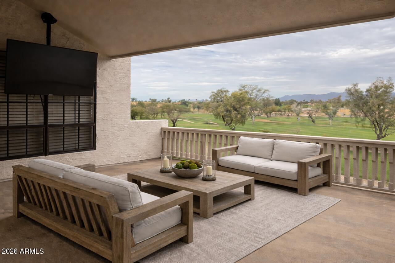 7800 E LINCOLN Drive 2047