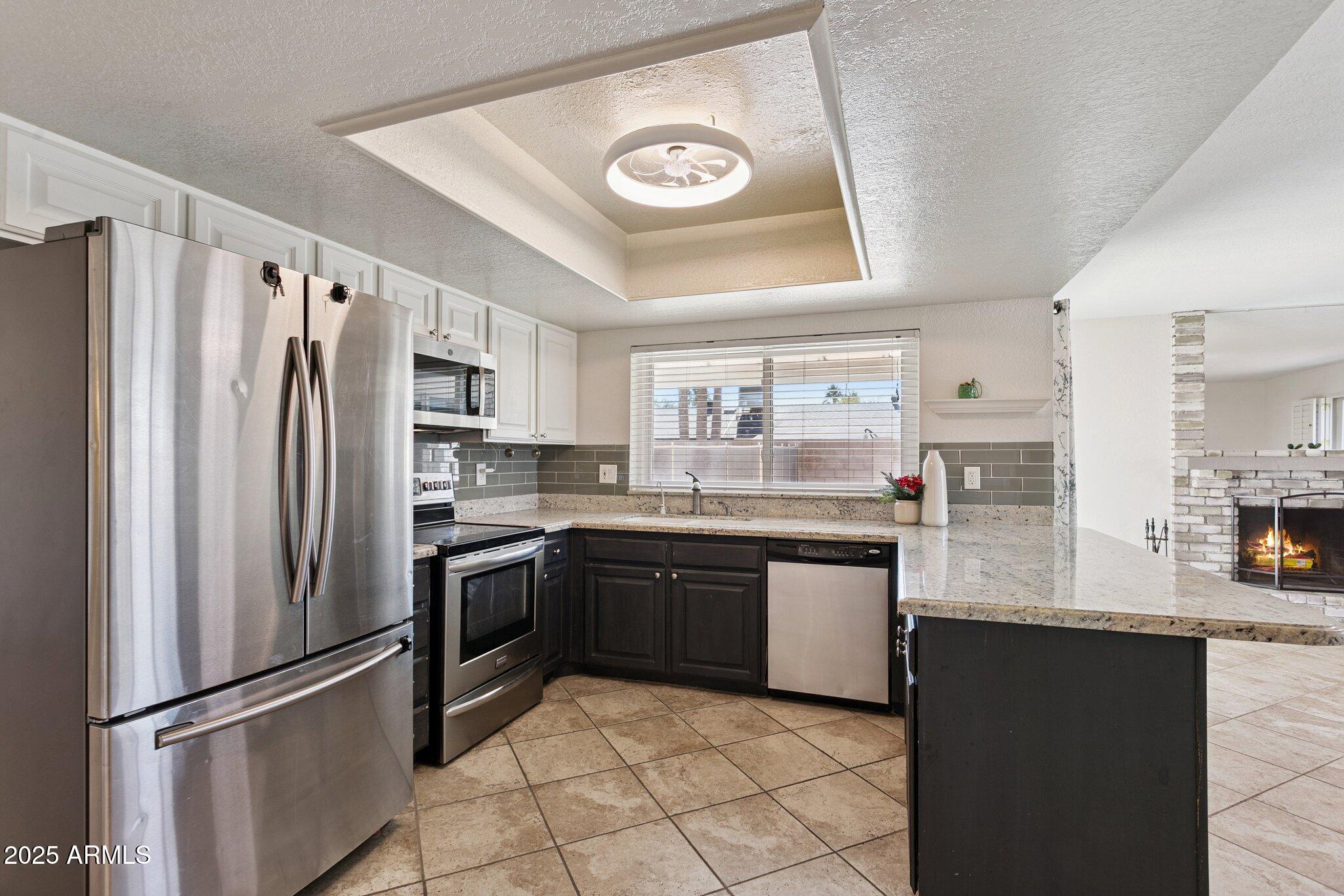 4915 E EVERETT Drive