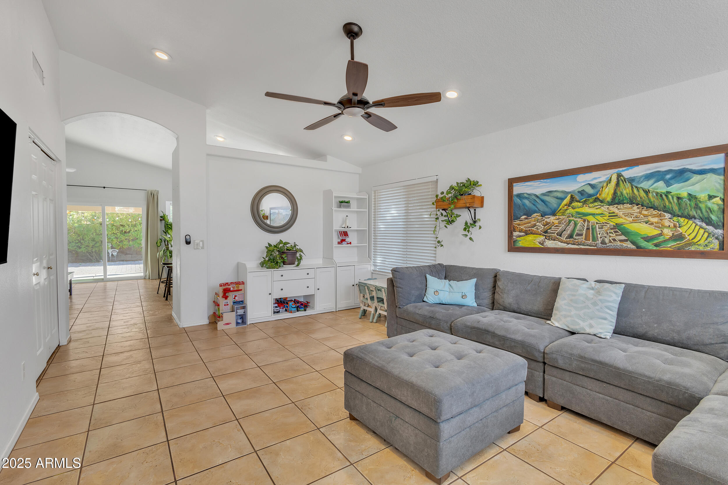 515 W SMOKE TREE Road