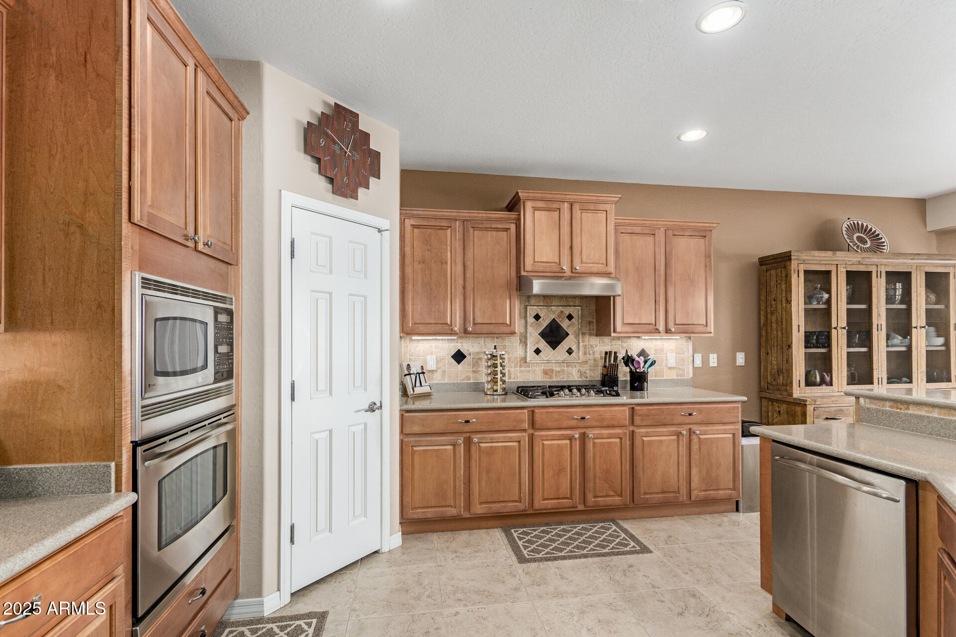 583 W BISMARK Street