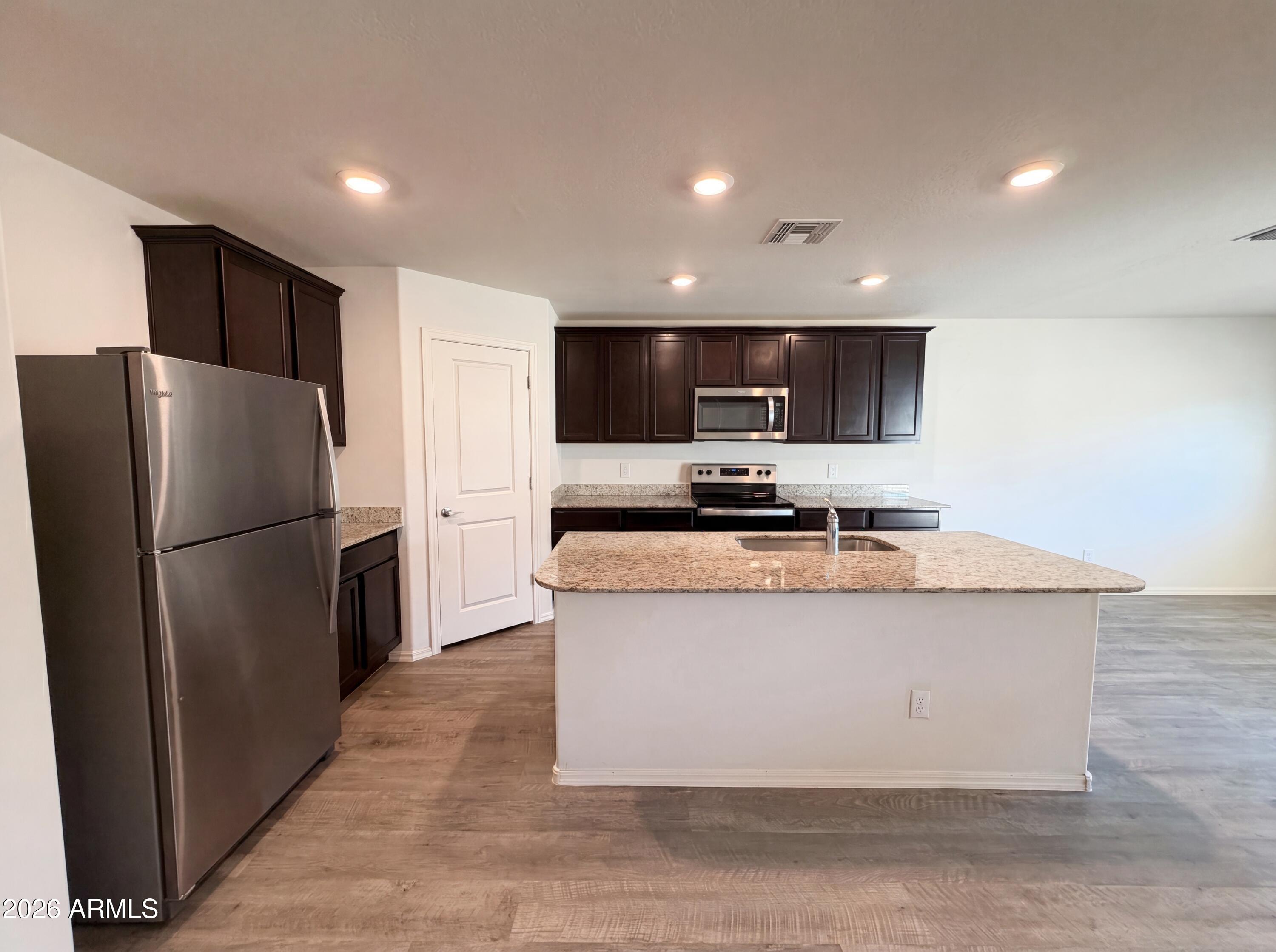 482 W WHITETAIL Drive