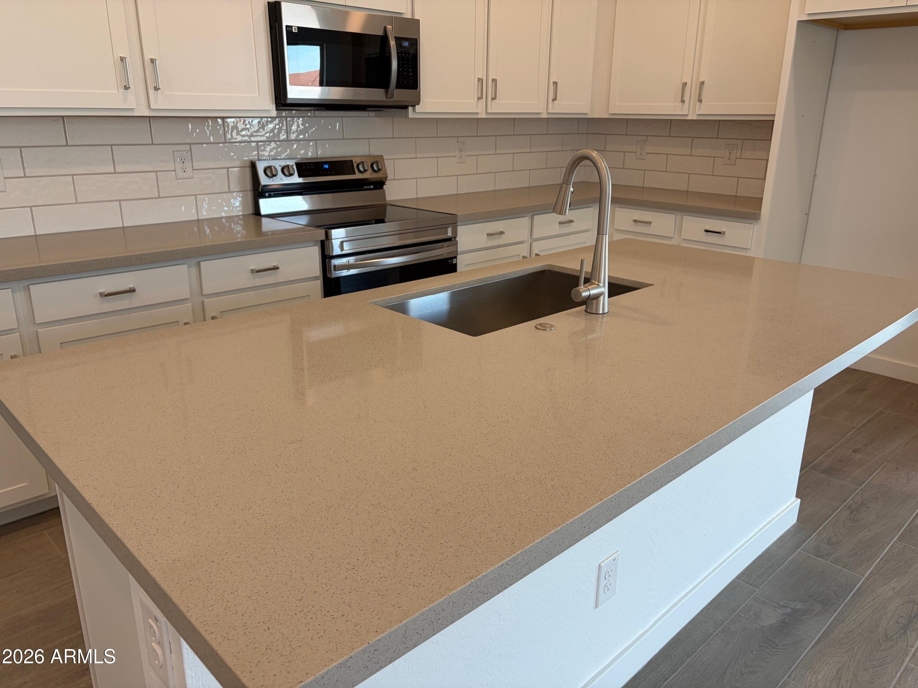 7048 E DRYGULCH Road