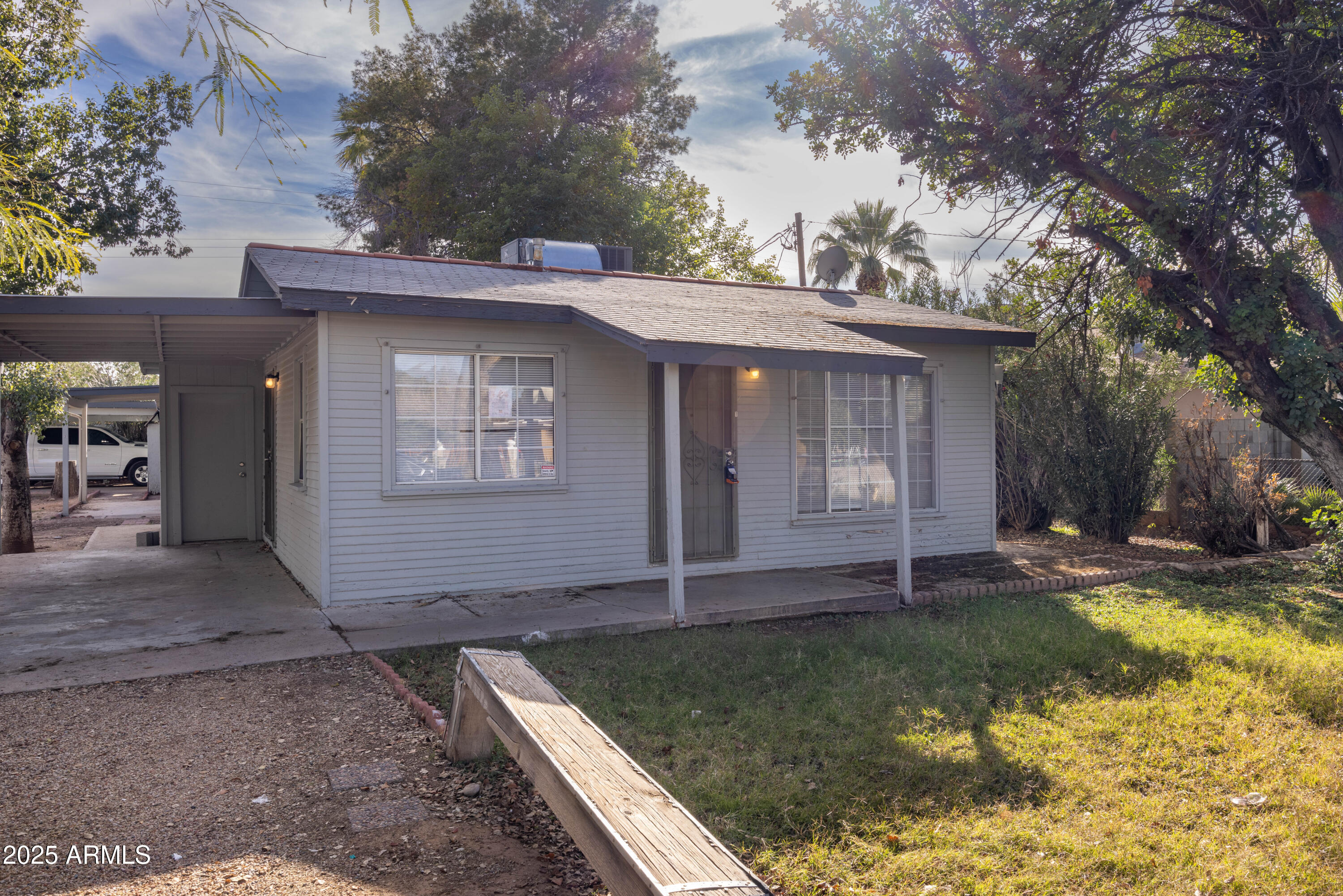 3311 E Cambridge Avenue