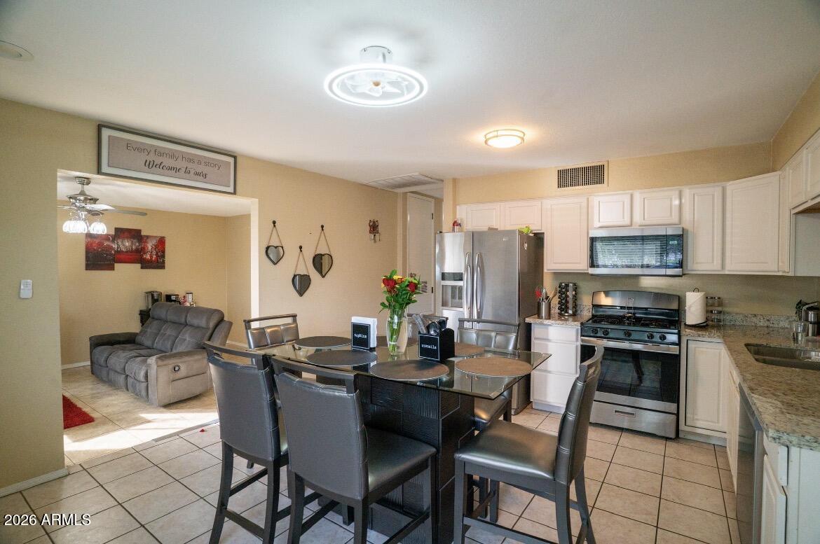 2338 W Cholla Street