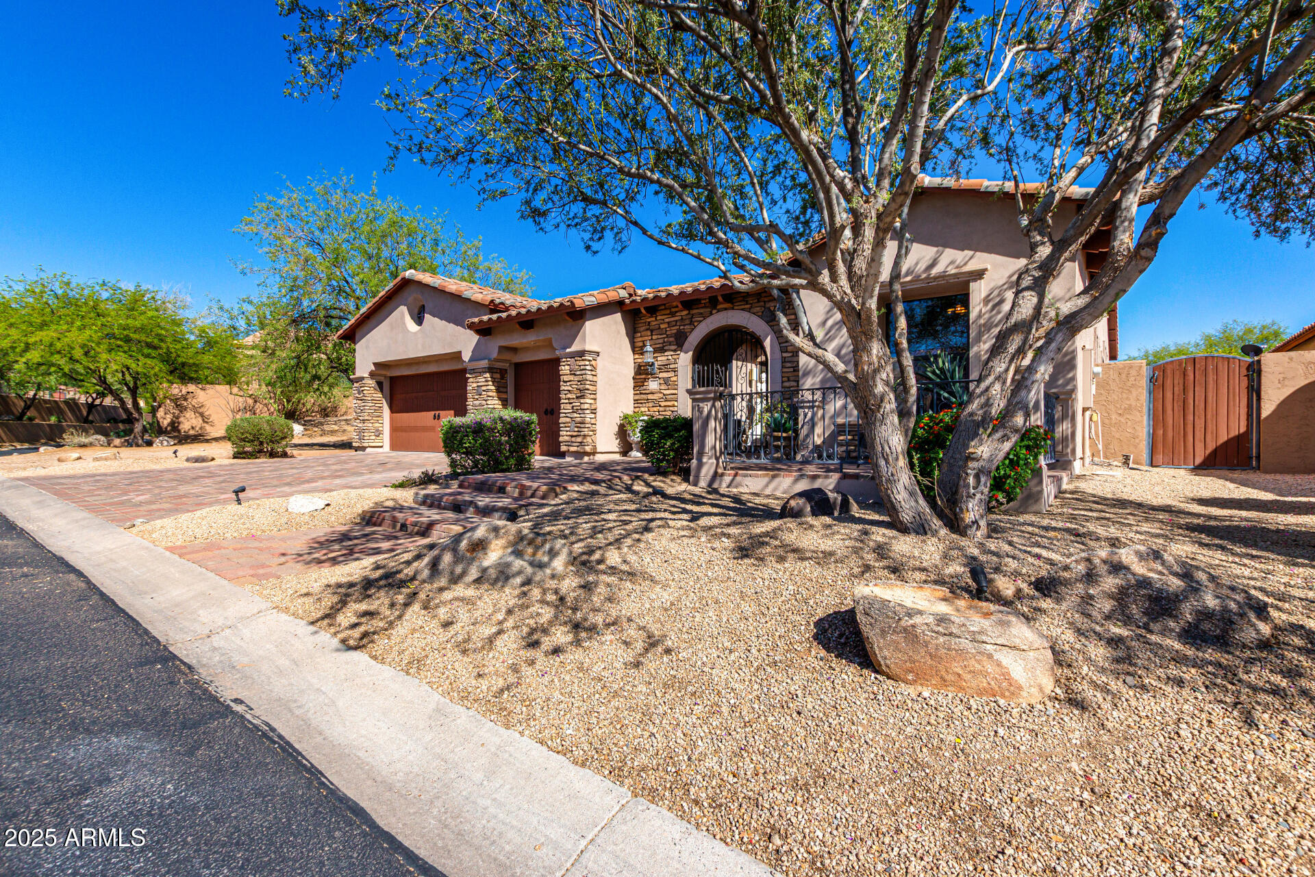 7939 E STONECLIFF Circle