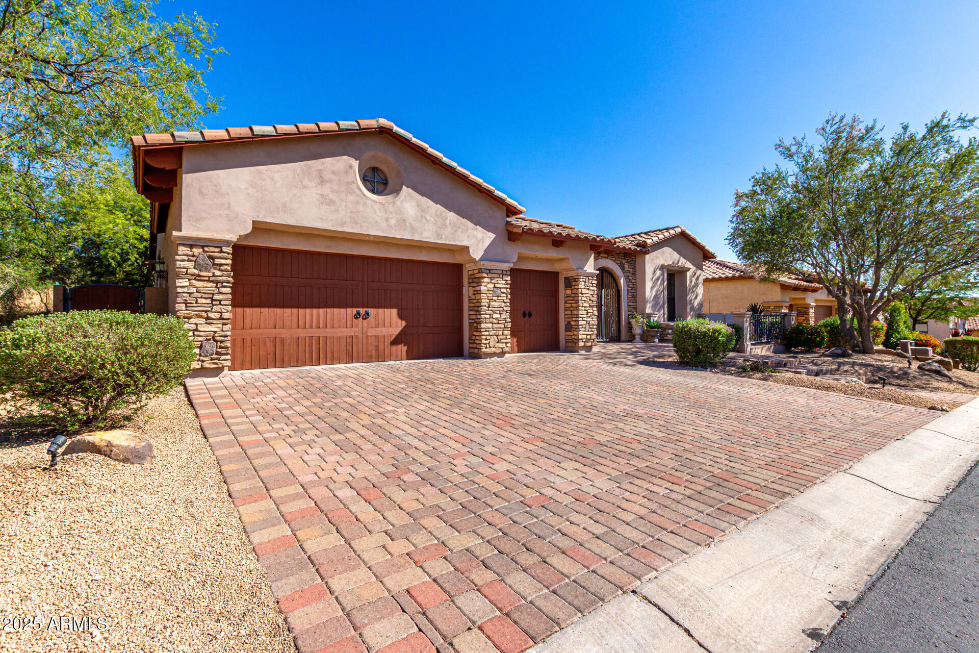 7939 E STONECLIFF Circle