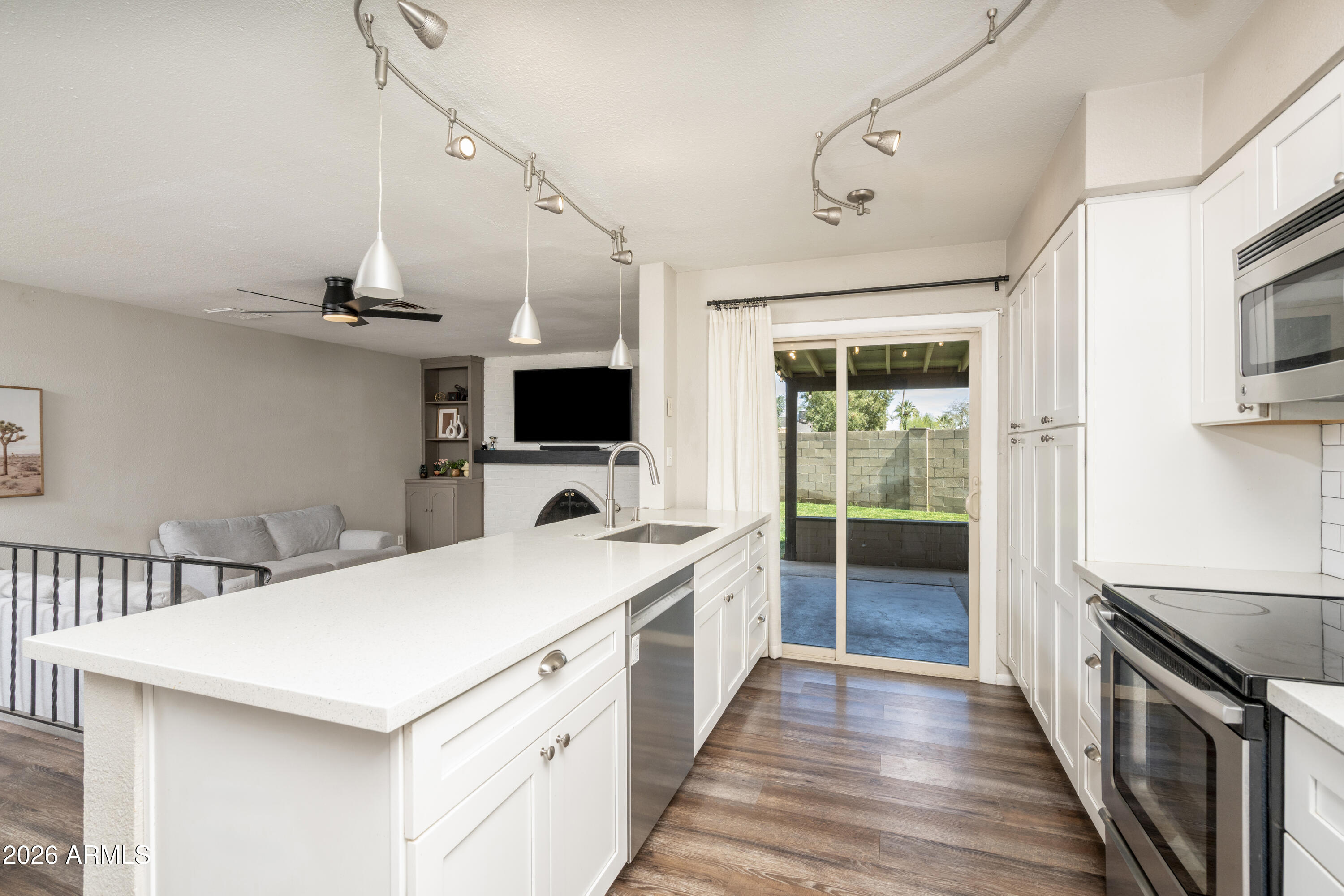 2406 E LA JOLLA Drive