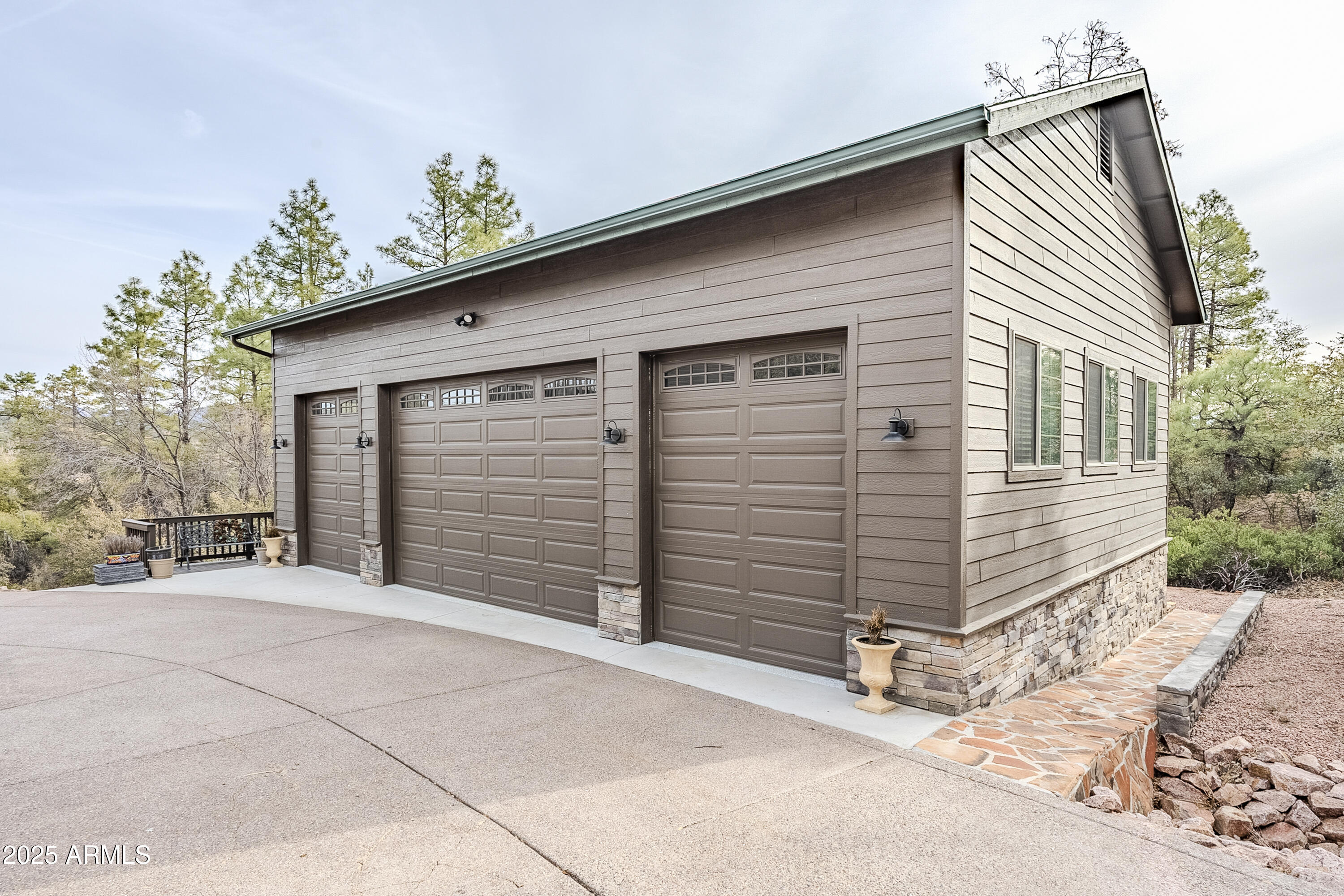 128 E SADDLEBACK Trail