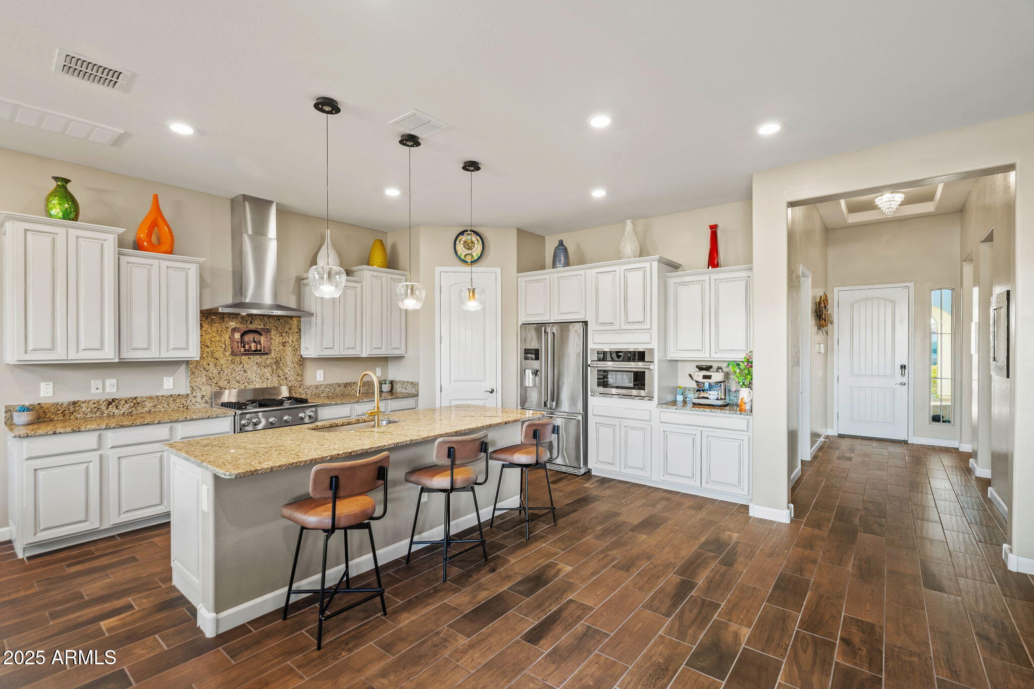 20822 W HILLCREST Boulevard