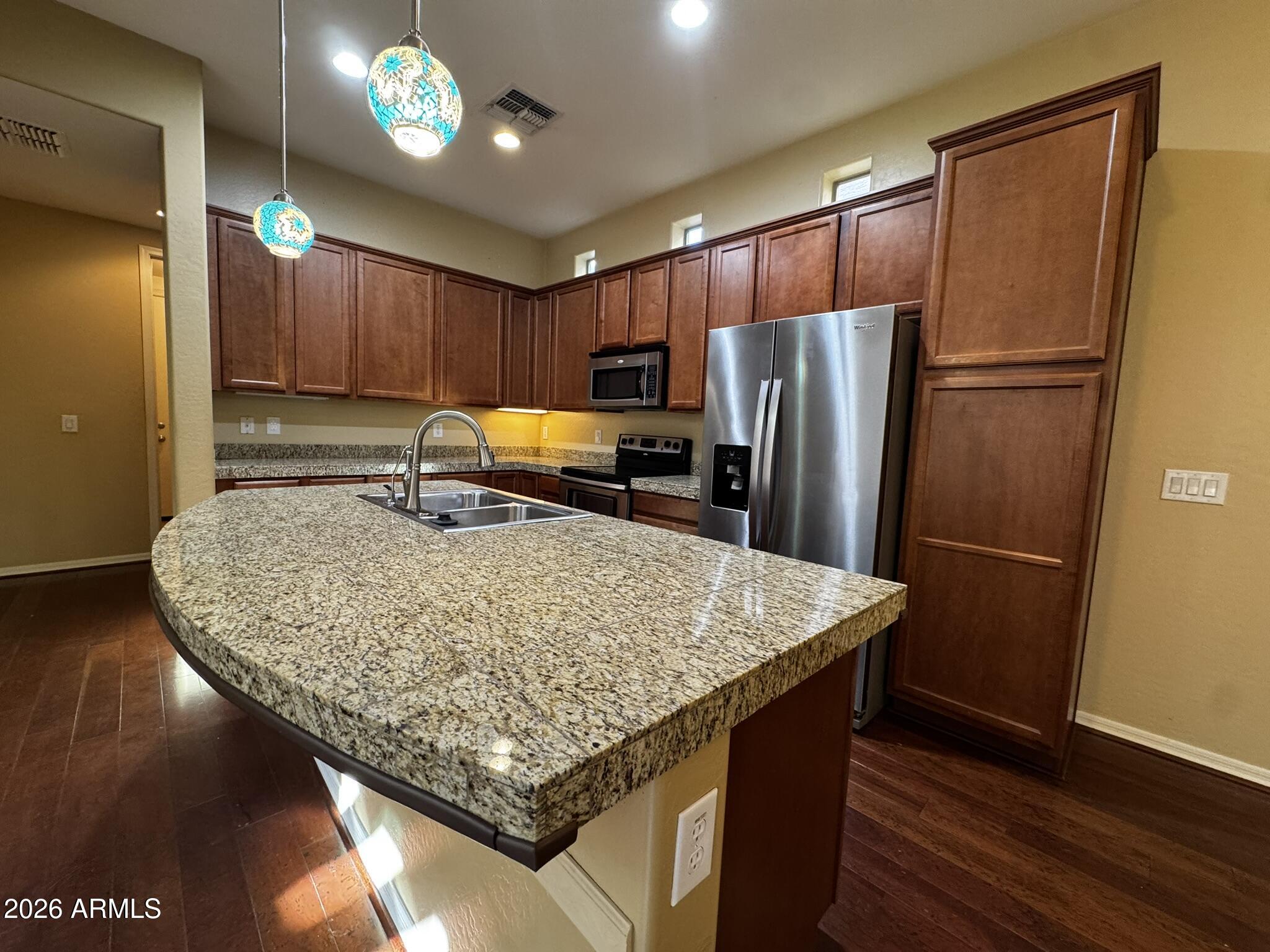 837 W VILLAGE Parkway