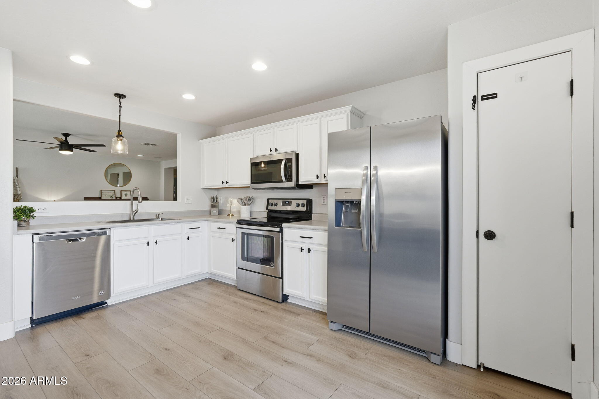 8550 E LAKEVIEW Avenue