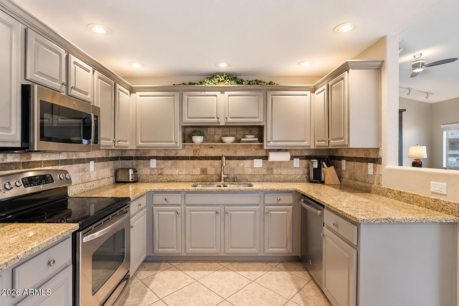 9455 E RAINTREE Drive 2039