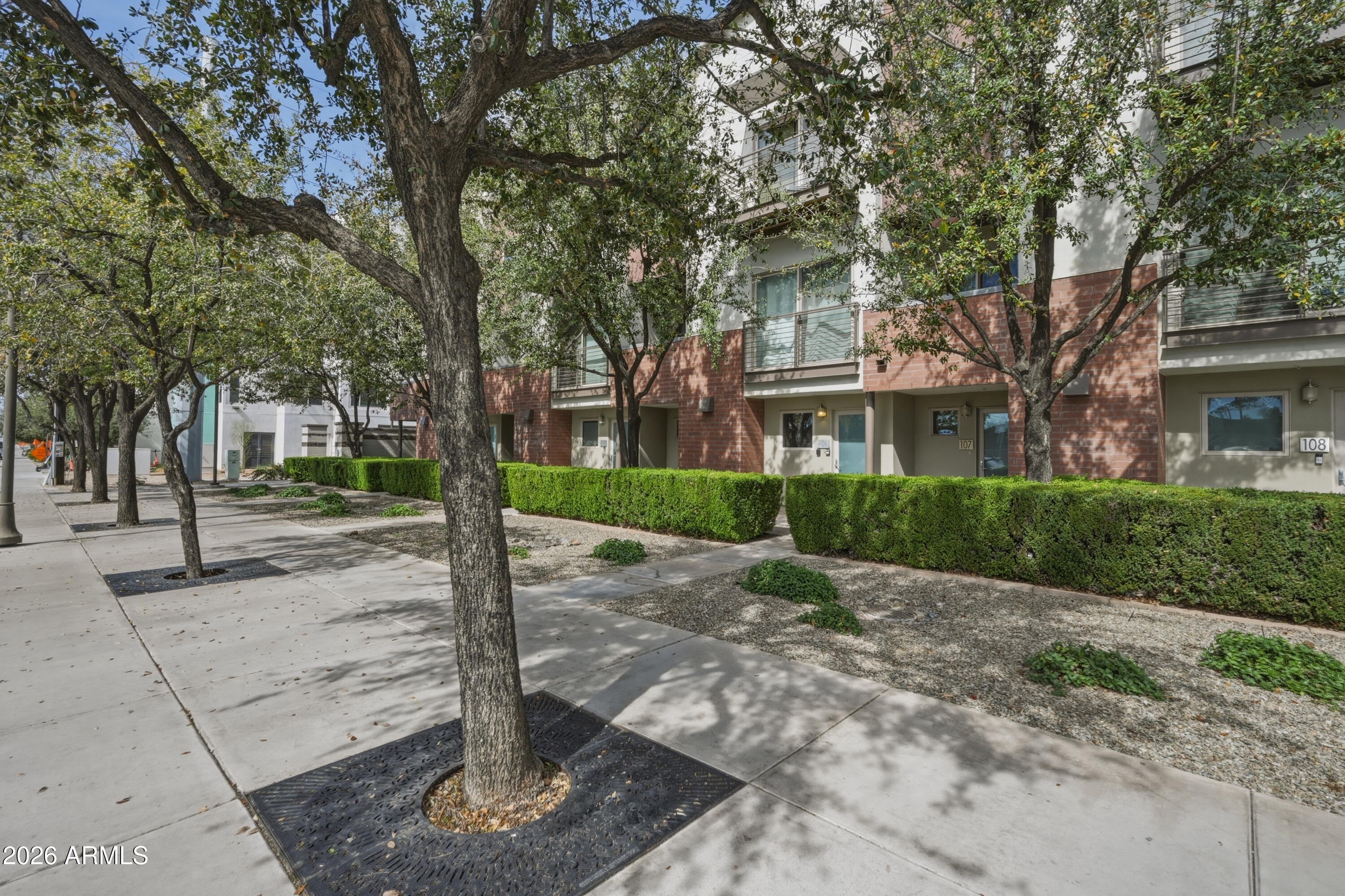 526 W 1ST Street 106