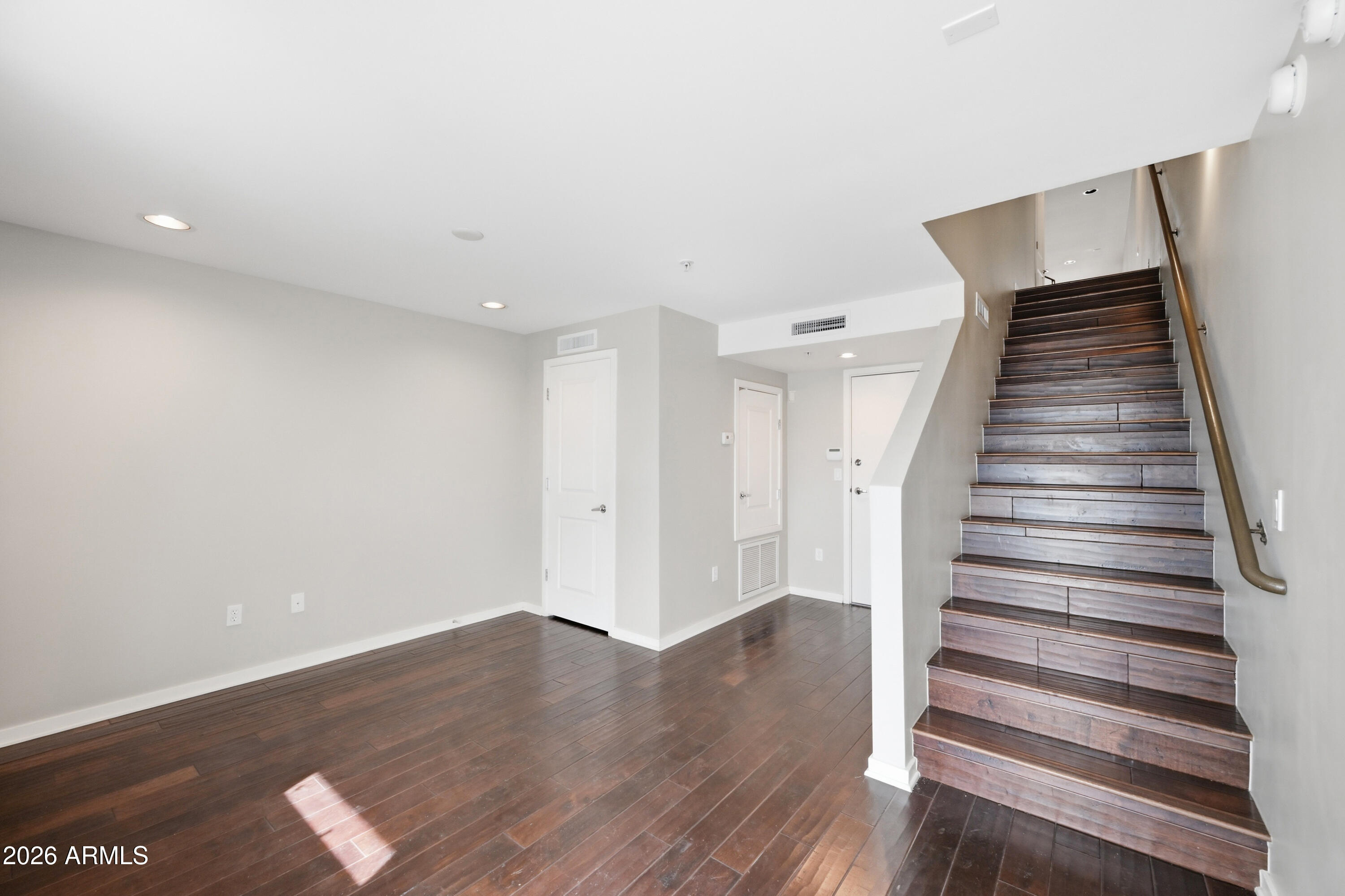 526 W 1ST Street 106