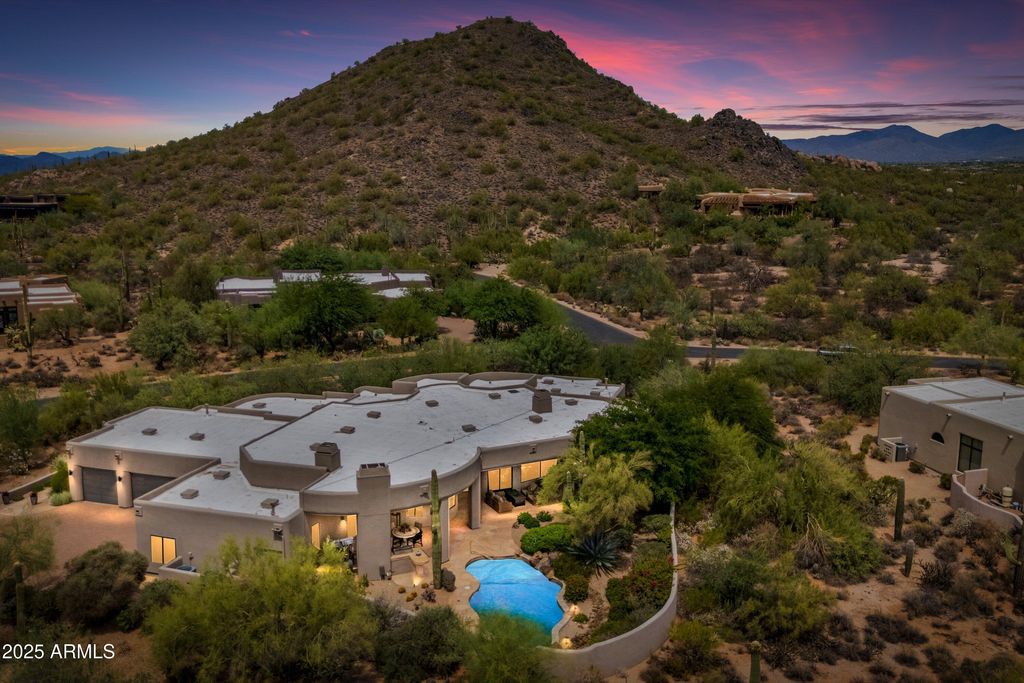 Photo of 8300 E Dixileta Drive #304, Scottsdale, AZ 85266 (MLS # 6927098)