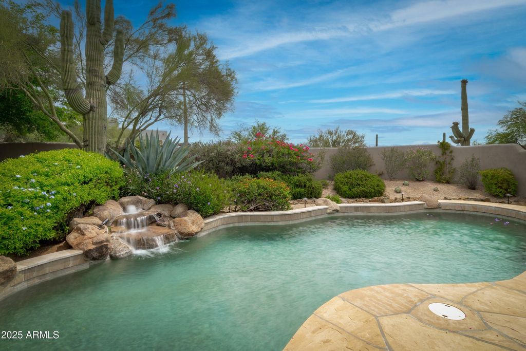 Photo of 8300 E Dixileta Drive #304, Scottsdale, AZ 85266 (MLS # 6927098)