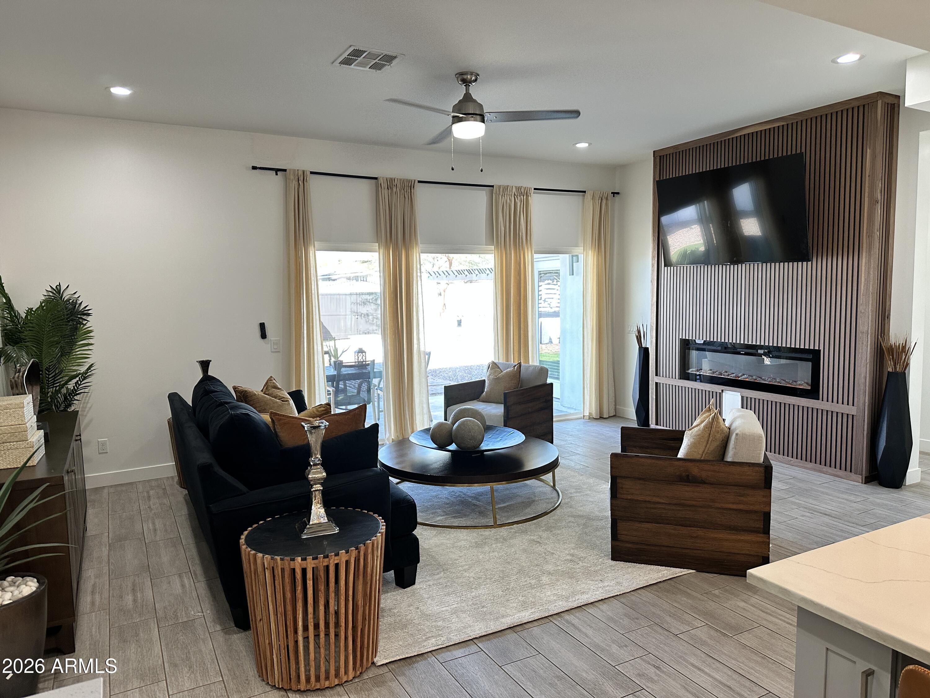 1224 E HAYWARD Avenue