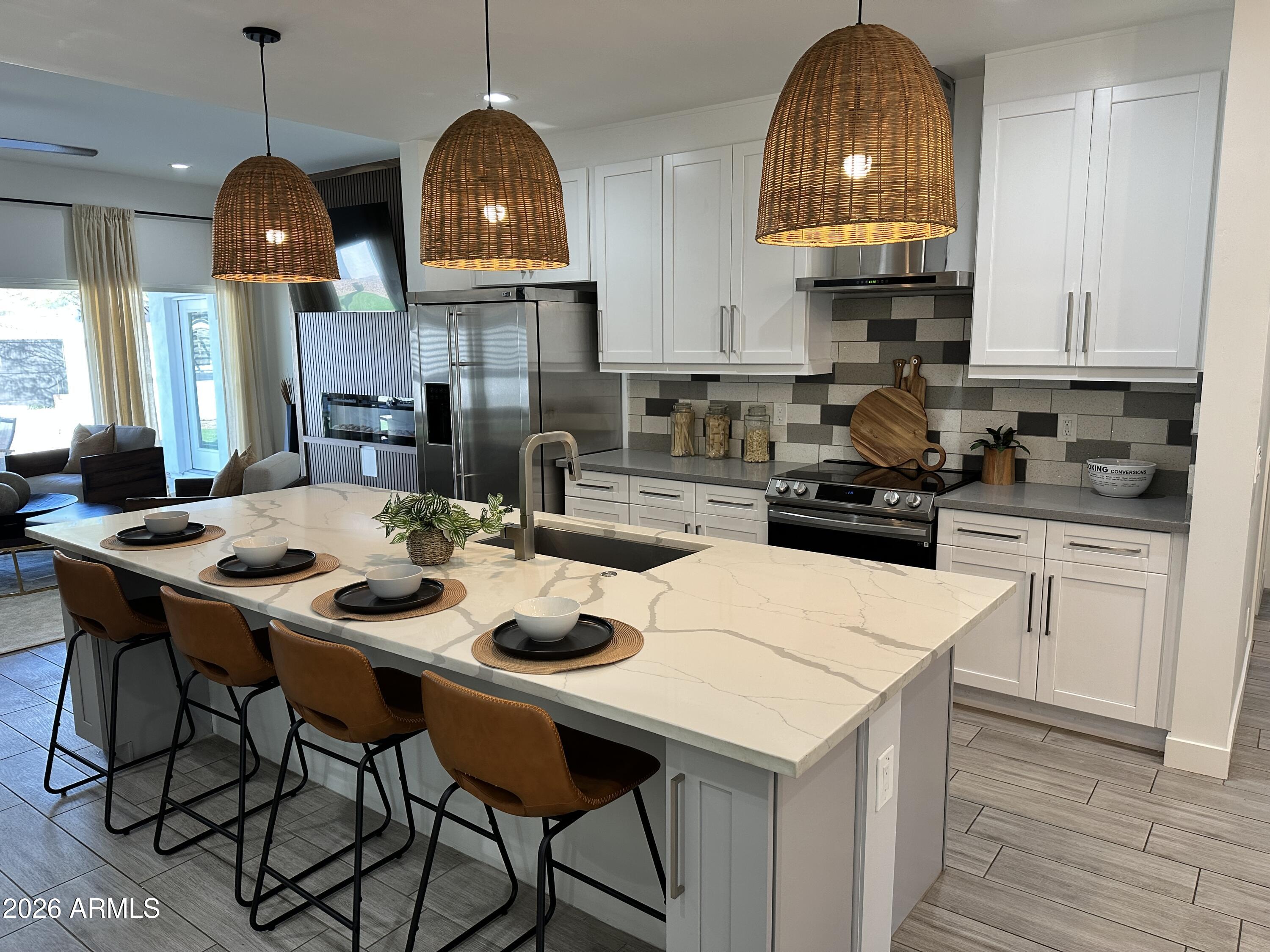 1224 E HAYWARD Avenue