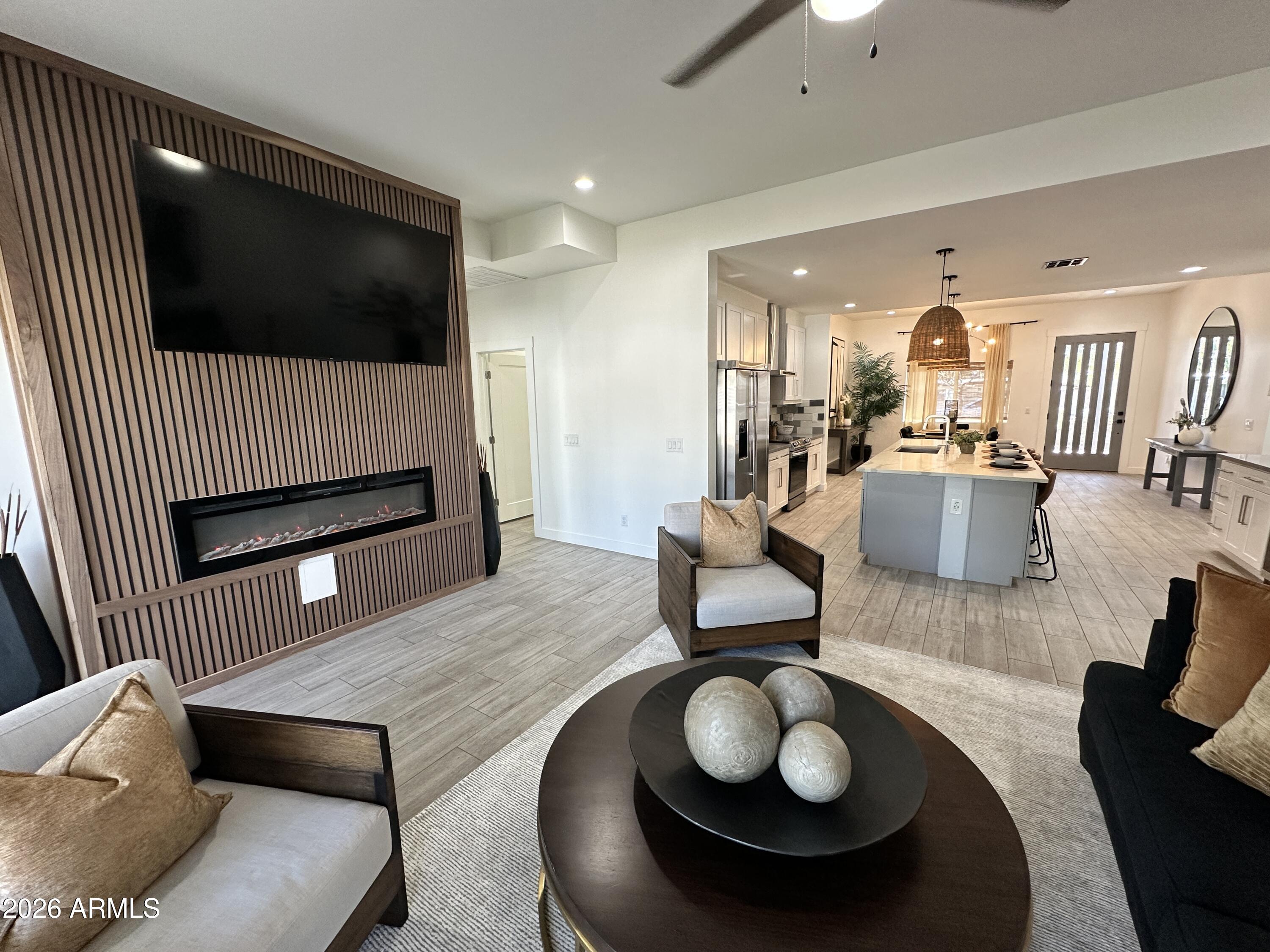 1224 E HAYWARD Avenue