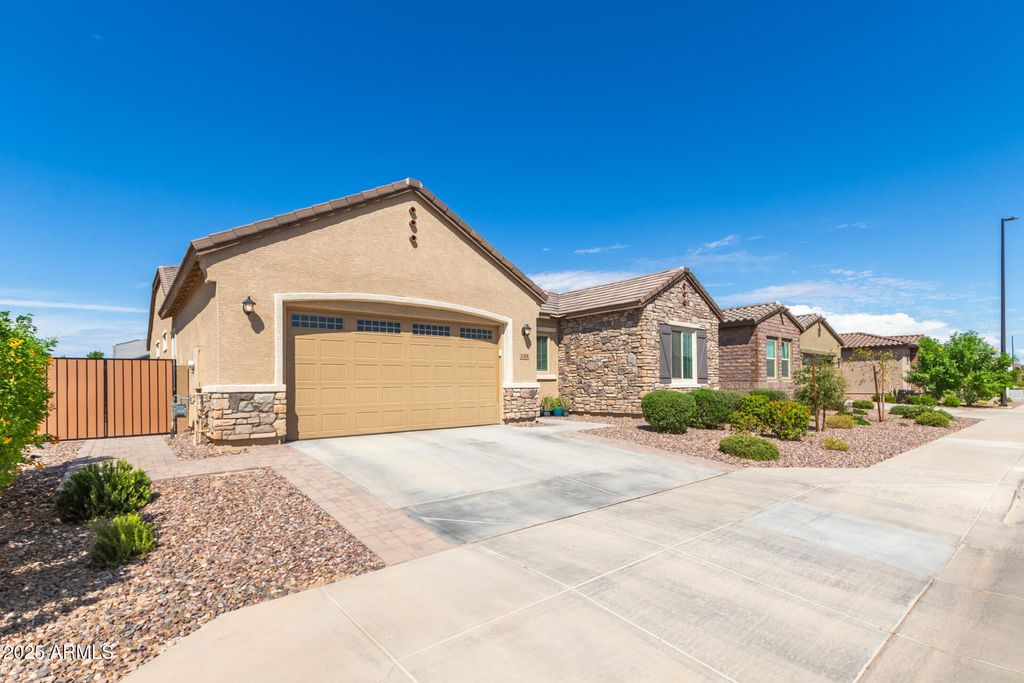Photo of 2318 E Fandango Drive, Gilbert, AZ 85298 (MLS # 6922455)