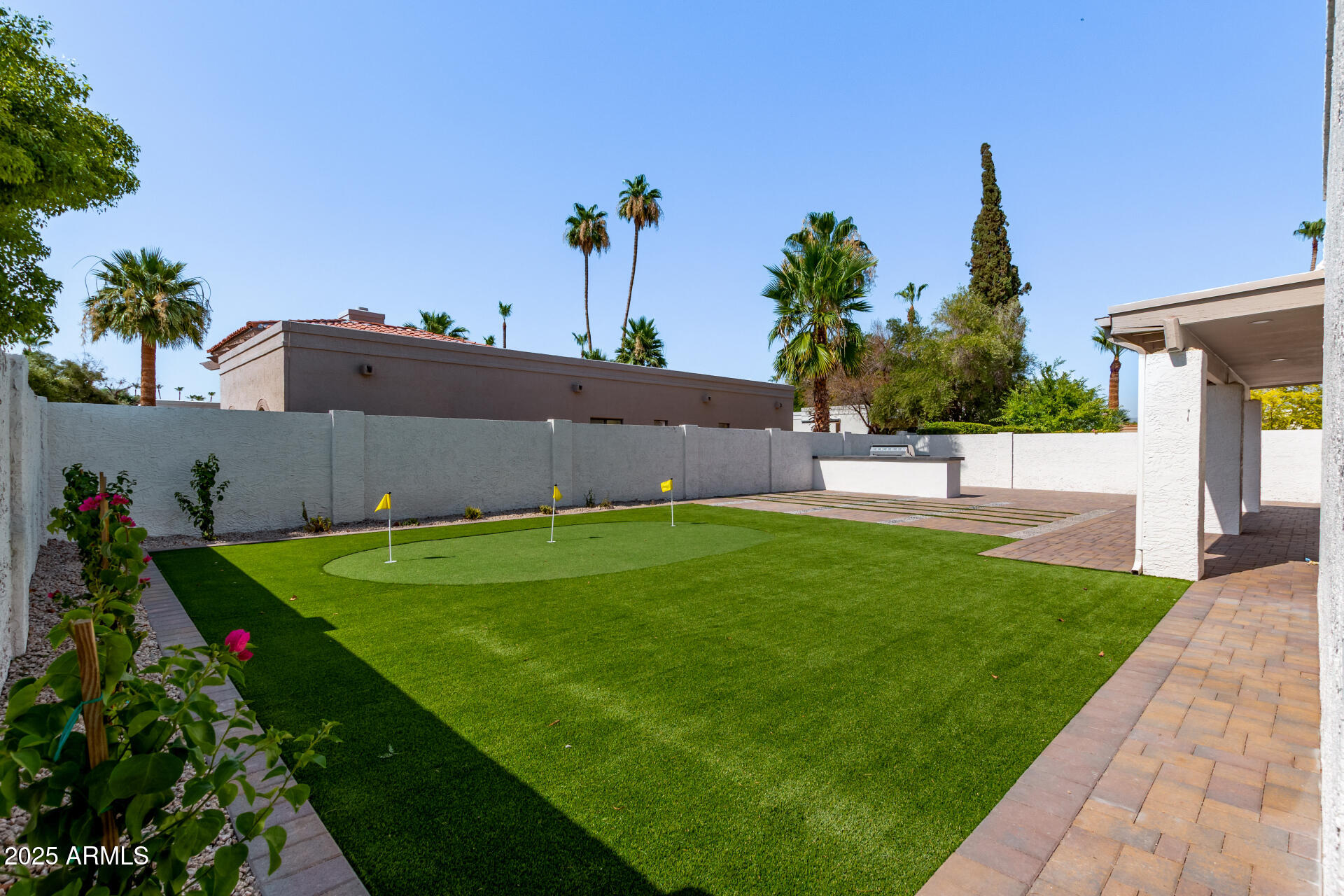 8302 E SAN SALVADOR Drive