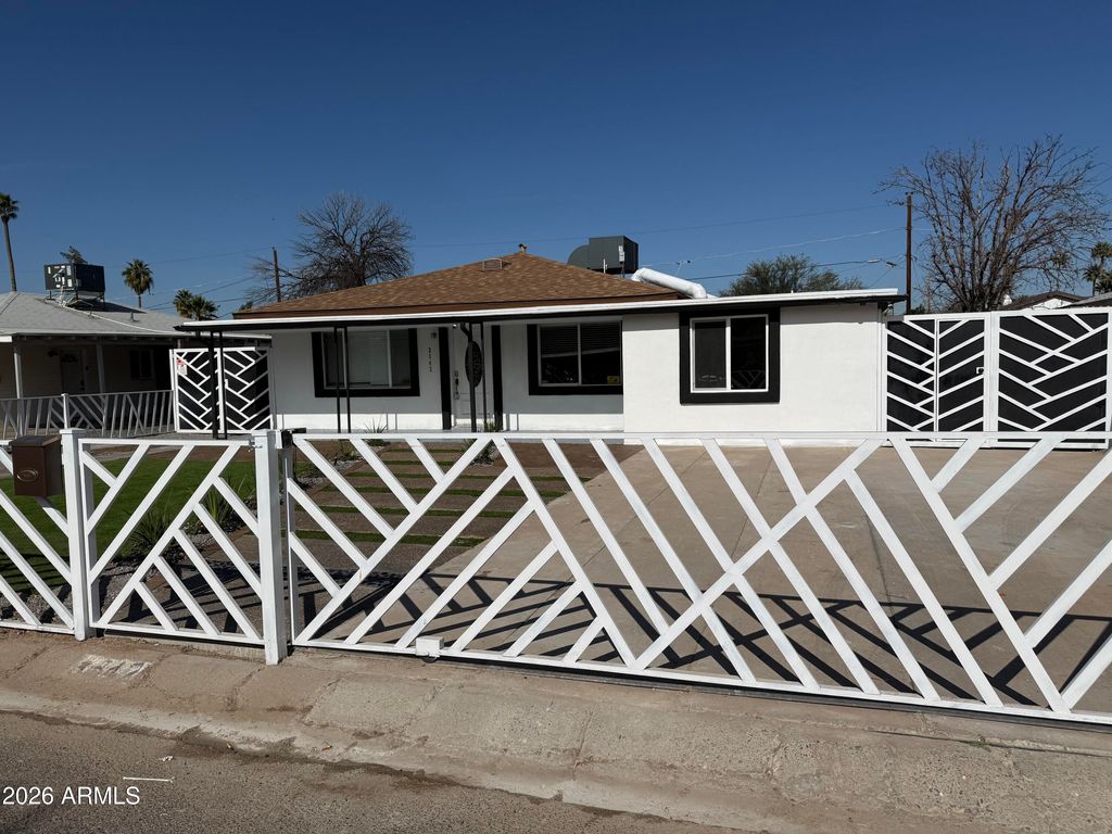 Photo of 3542 E Earll Drive, Phoenix, AZ 85018 (MLS # 6977100)