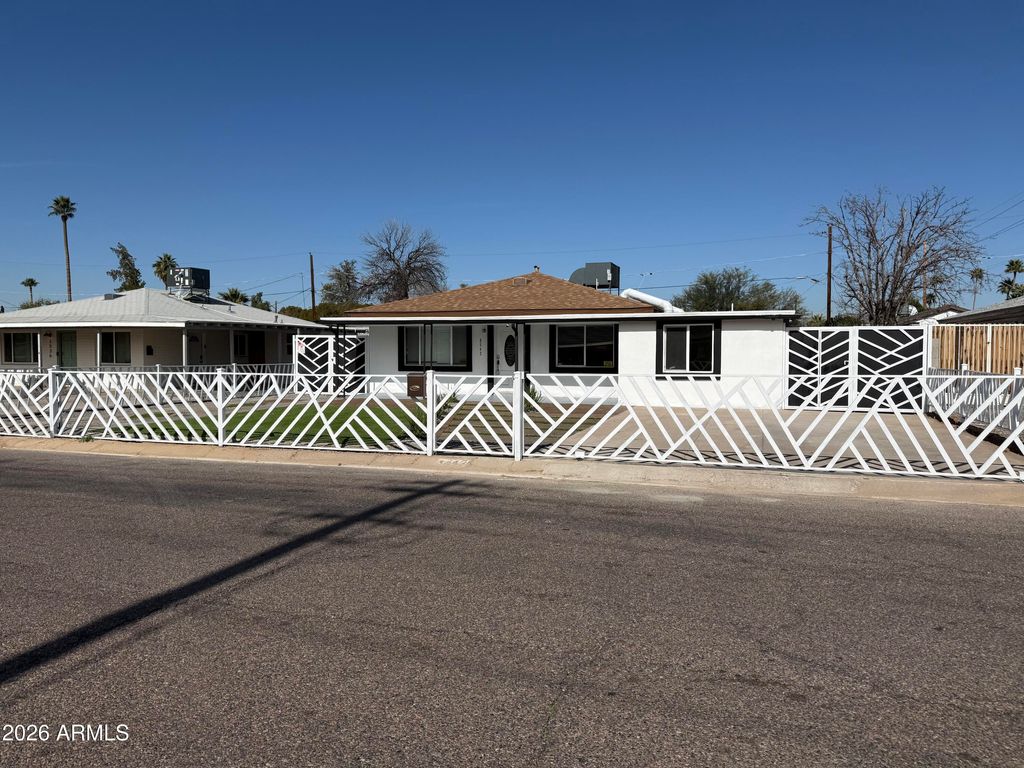 Photo of 3542 E Earll Drive, Phoenix, AZ 85018 (MLS # 6977100)