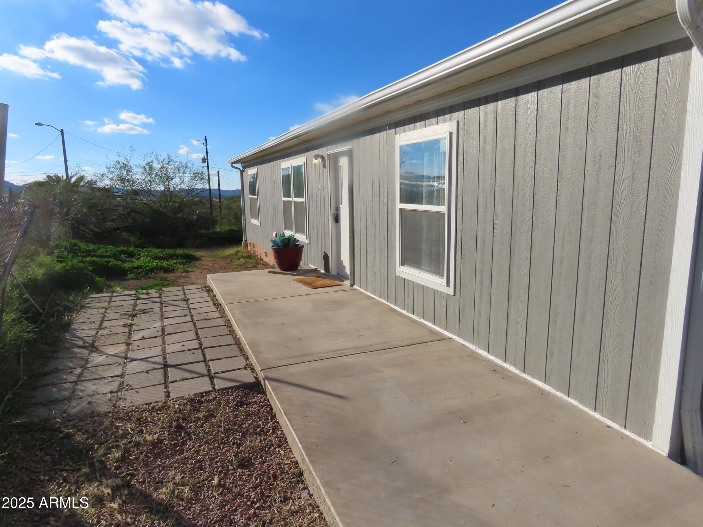 1044 S WESTERN Avenue