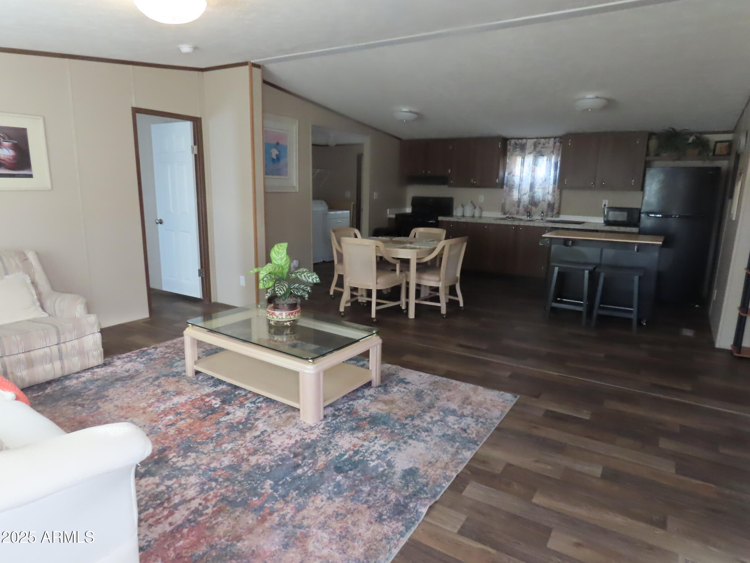 1044 S WESTERN Avenue