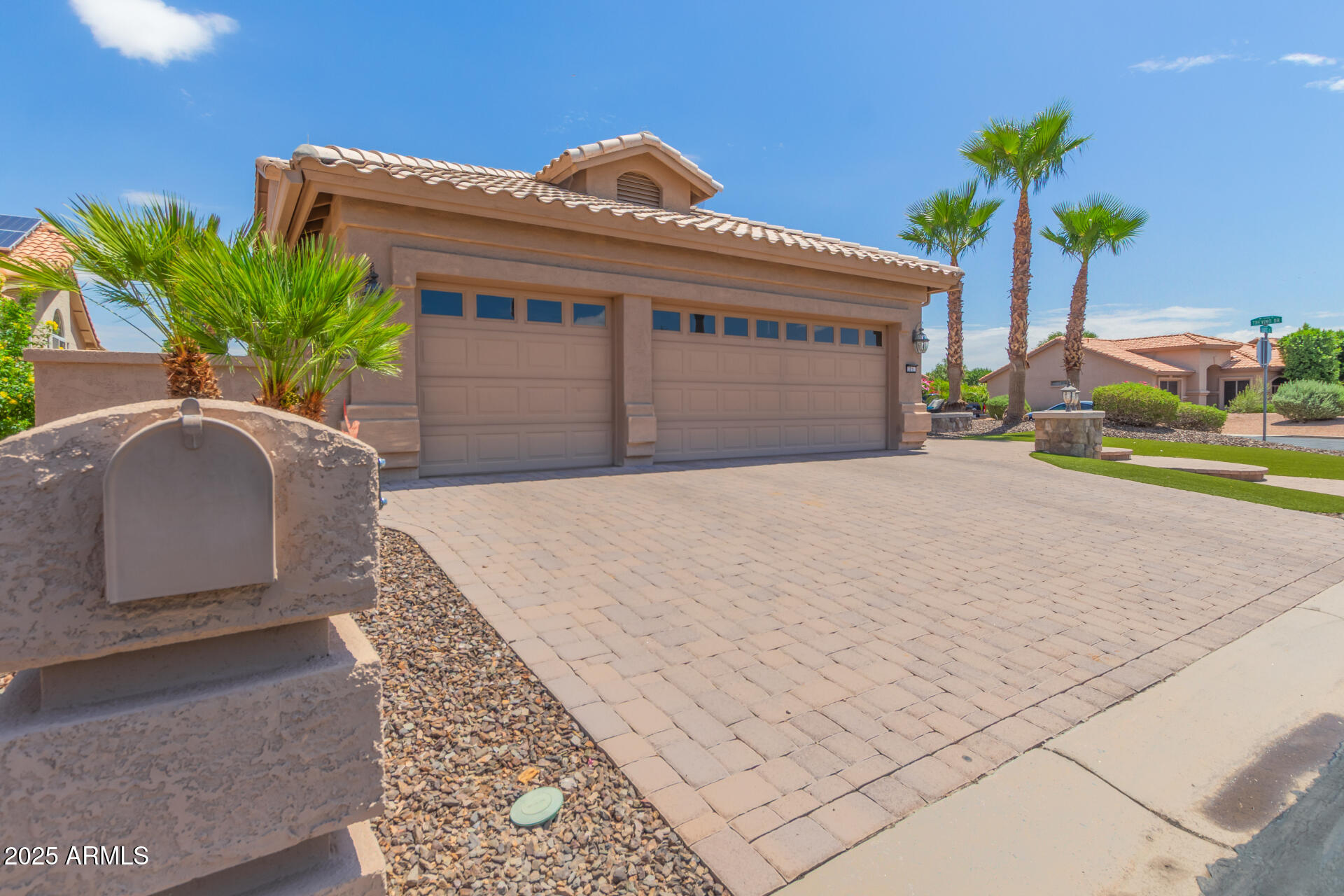 3211 N COUPLES Drive