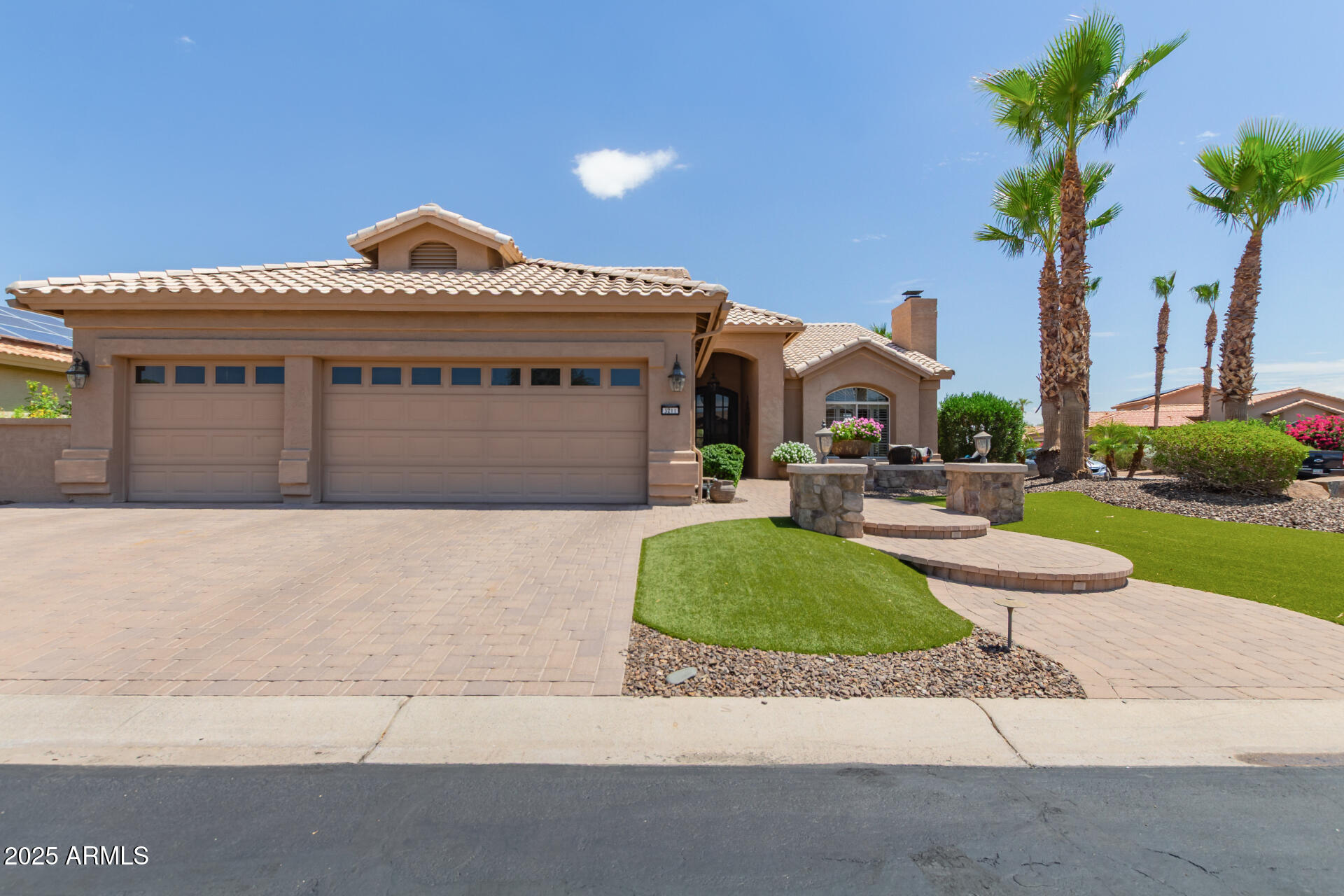 3211 N COUPLES Drive