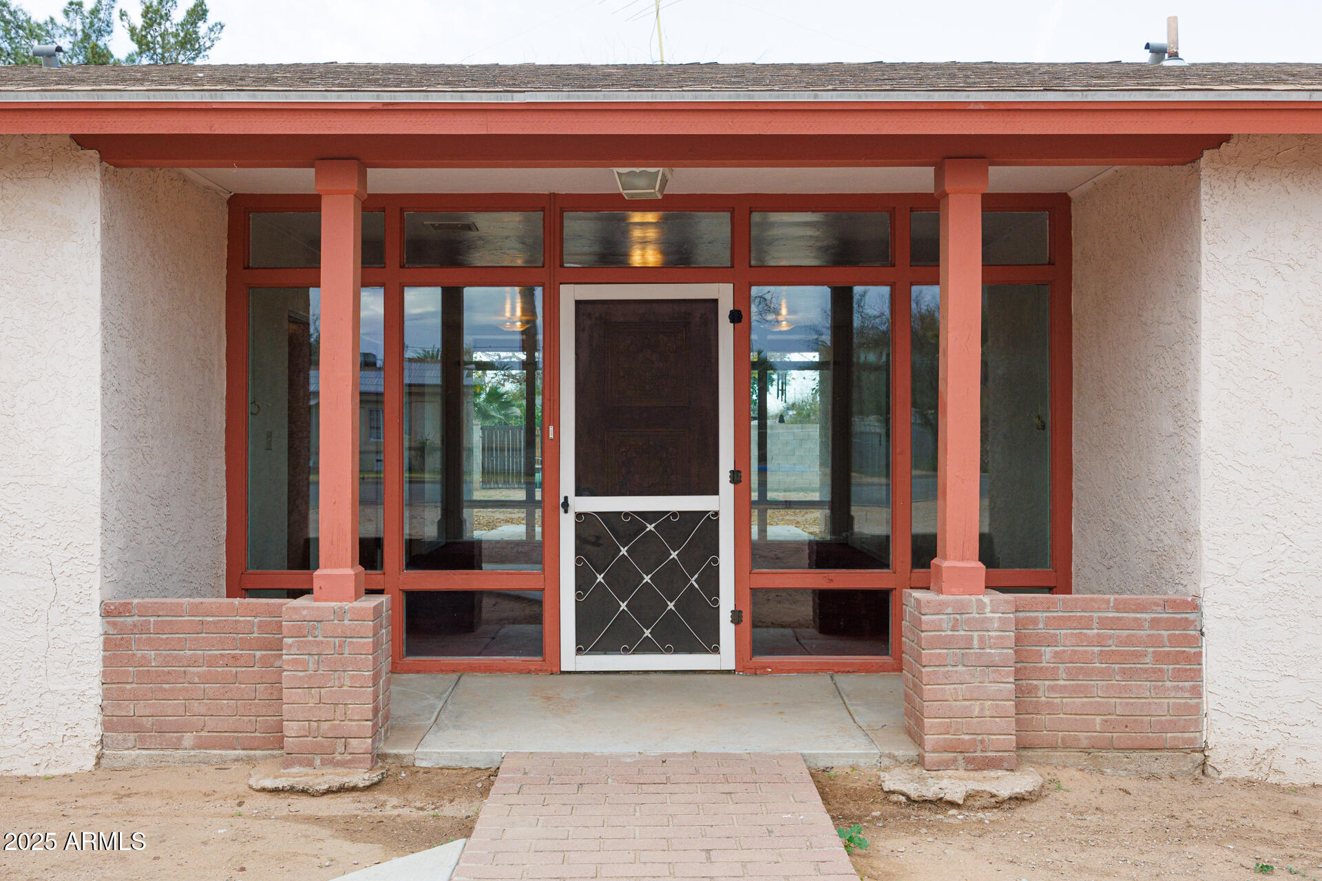 1129 N LEHMBERG Avenue