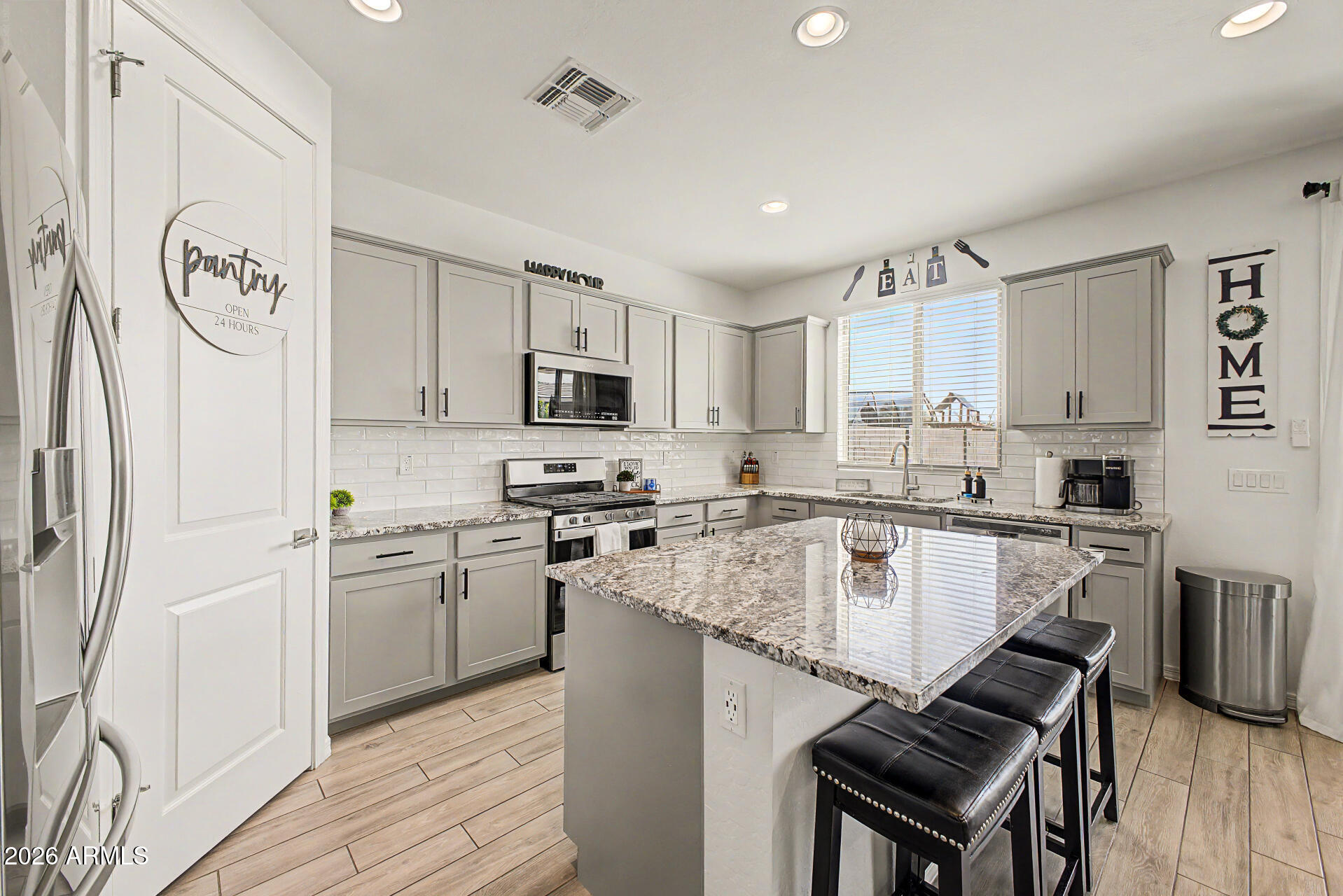 6253 S CLANCY Avenue