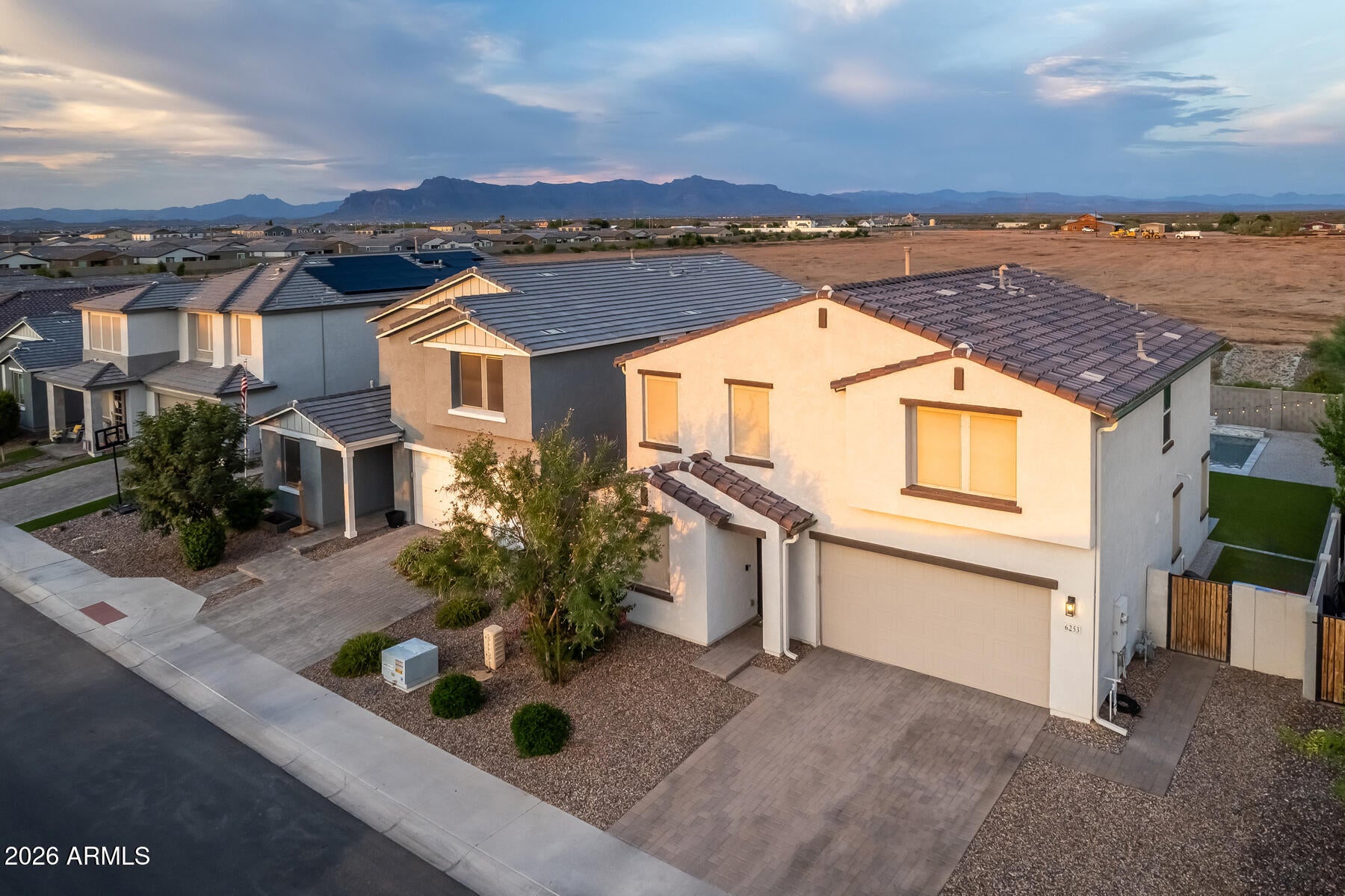 6253 S Clancy --